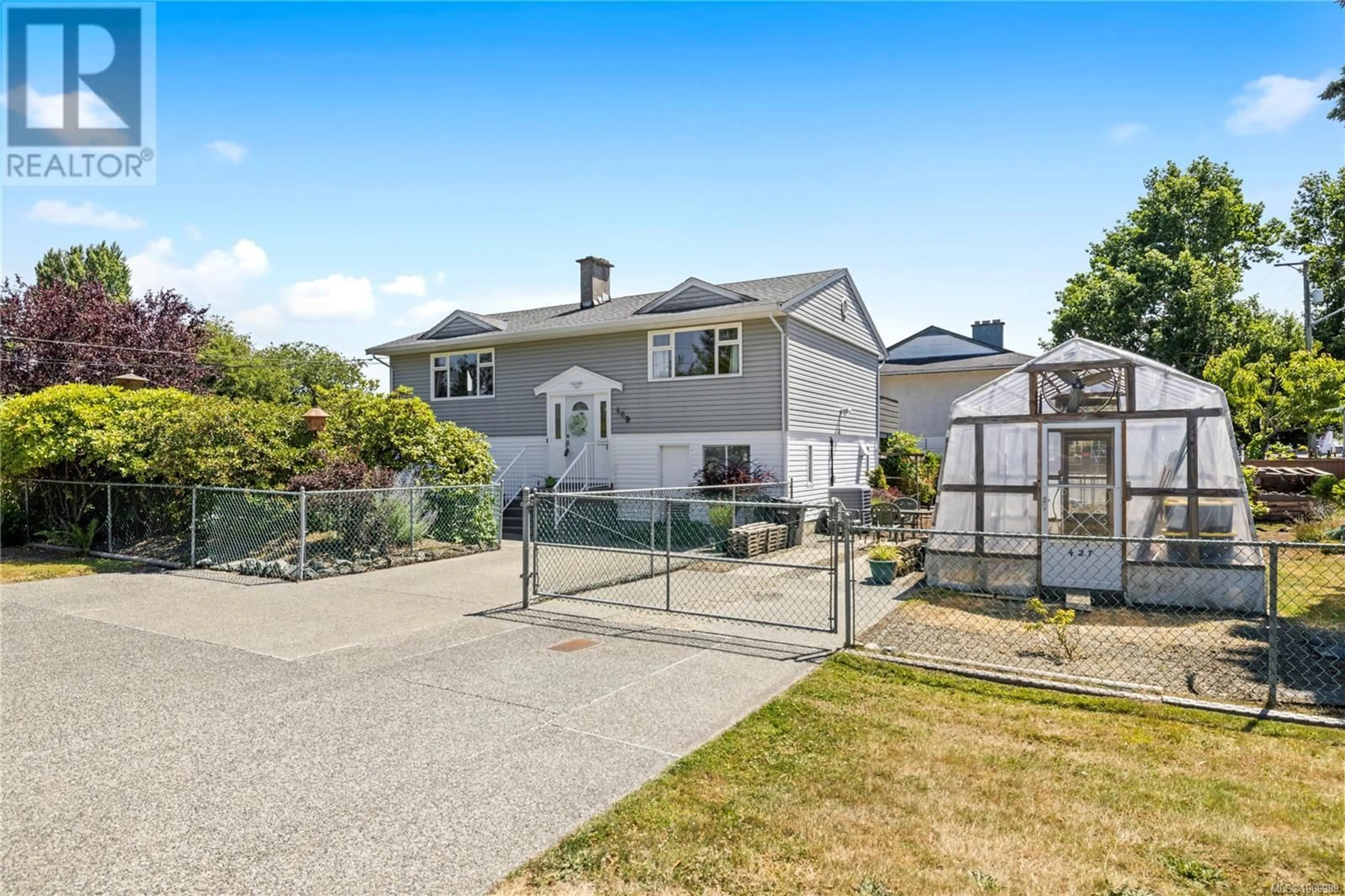 A pic from outside/outdoor area/front of a property/back of a property/a pic from drone, street for 469 DEERING STREET, Nanaimo British Columbia V9R1B8