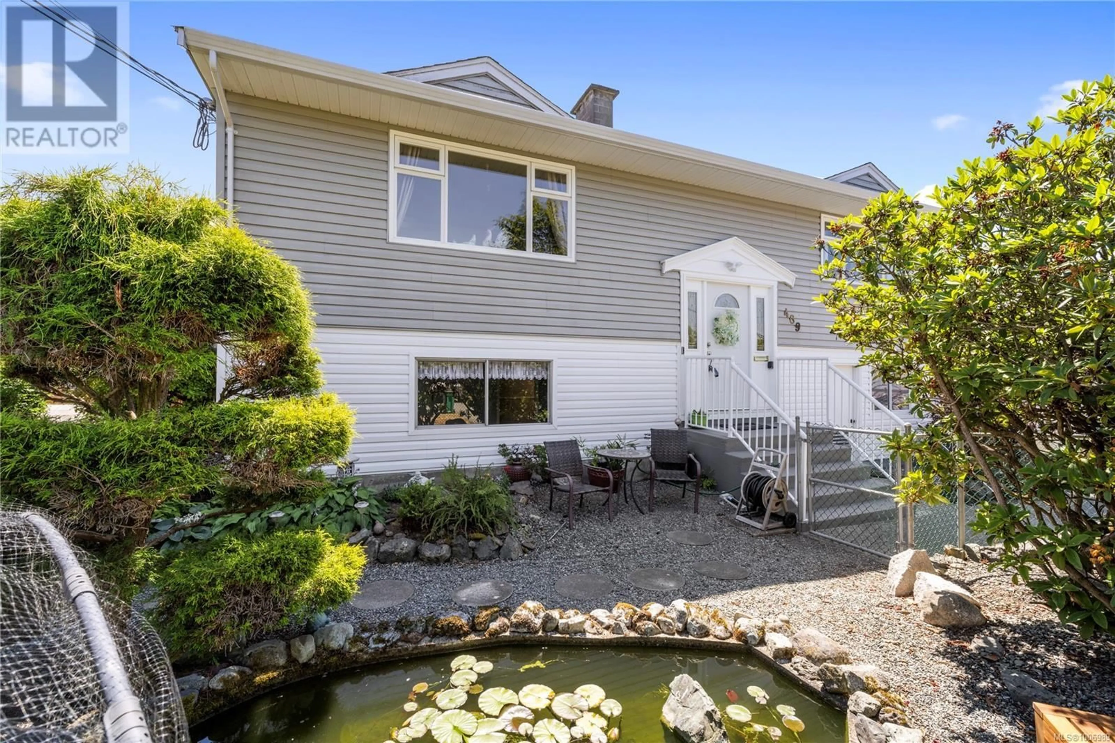 Home with vinyl exterior material, water/lake/river/ocean view for 469 DEERING STREET, Nanaimo British Columbia V9R1B8
