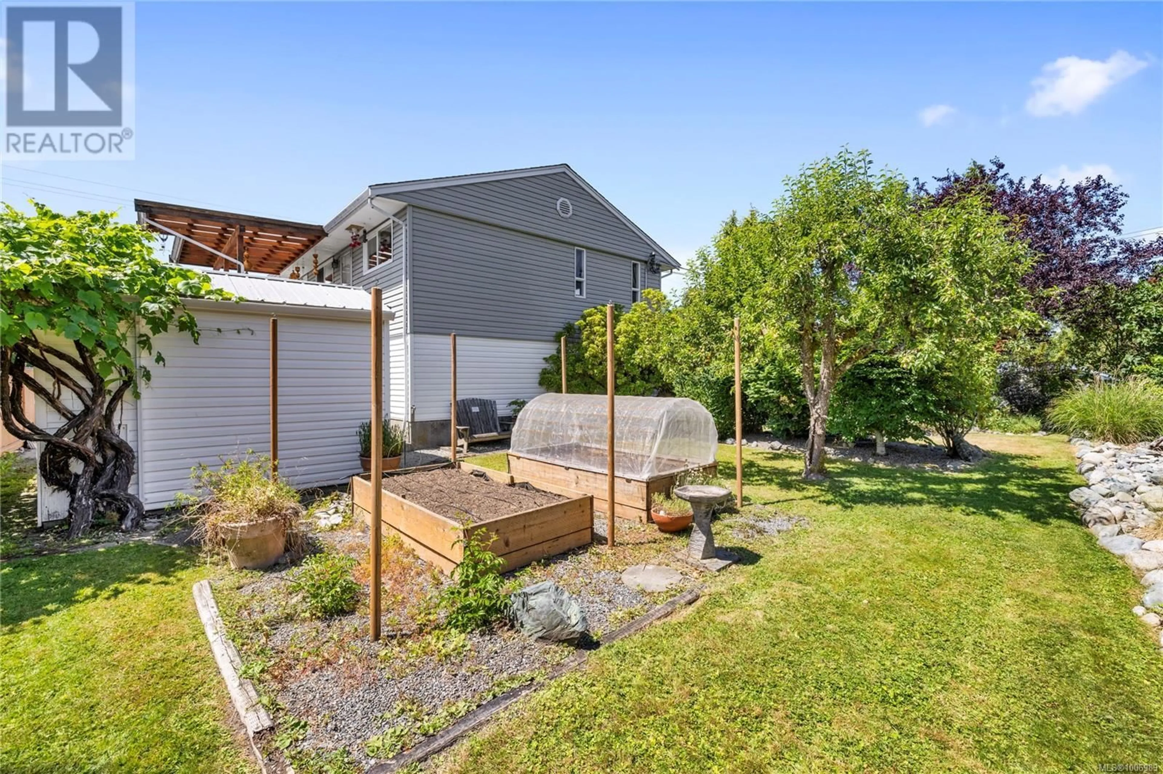 A pic from outside/outdoor area/front of a property/back of a property/a pic from drone, street for 469 DEERING STREET, Nanaimo British Columbia V9R1B8