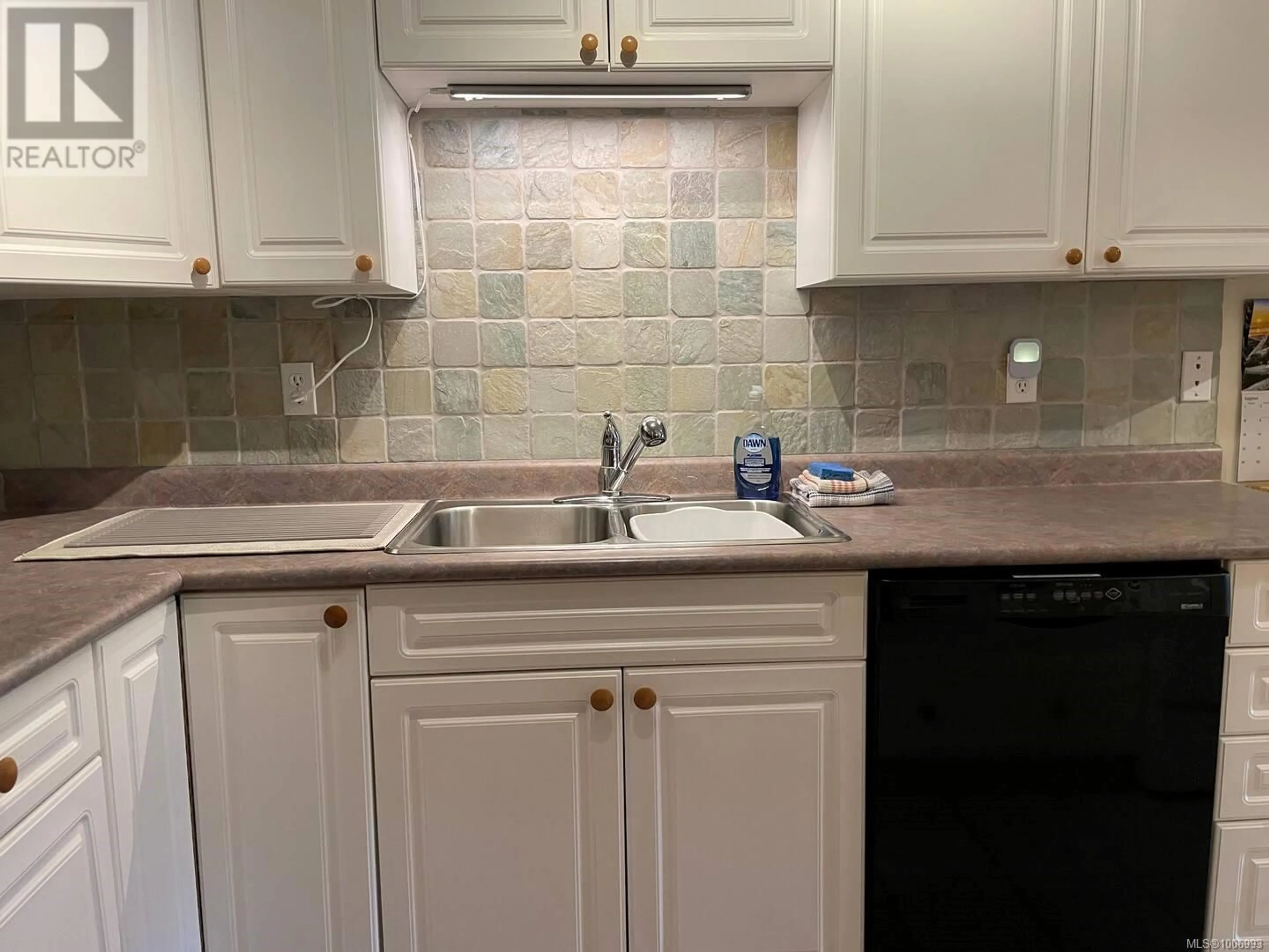 Standard kitchen, ceramic/tile floor for 71A ORCA WAY, Alert Bay British Columbia V0N1A0