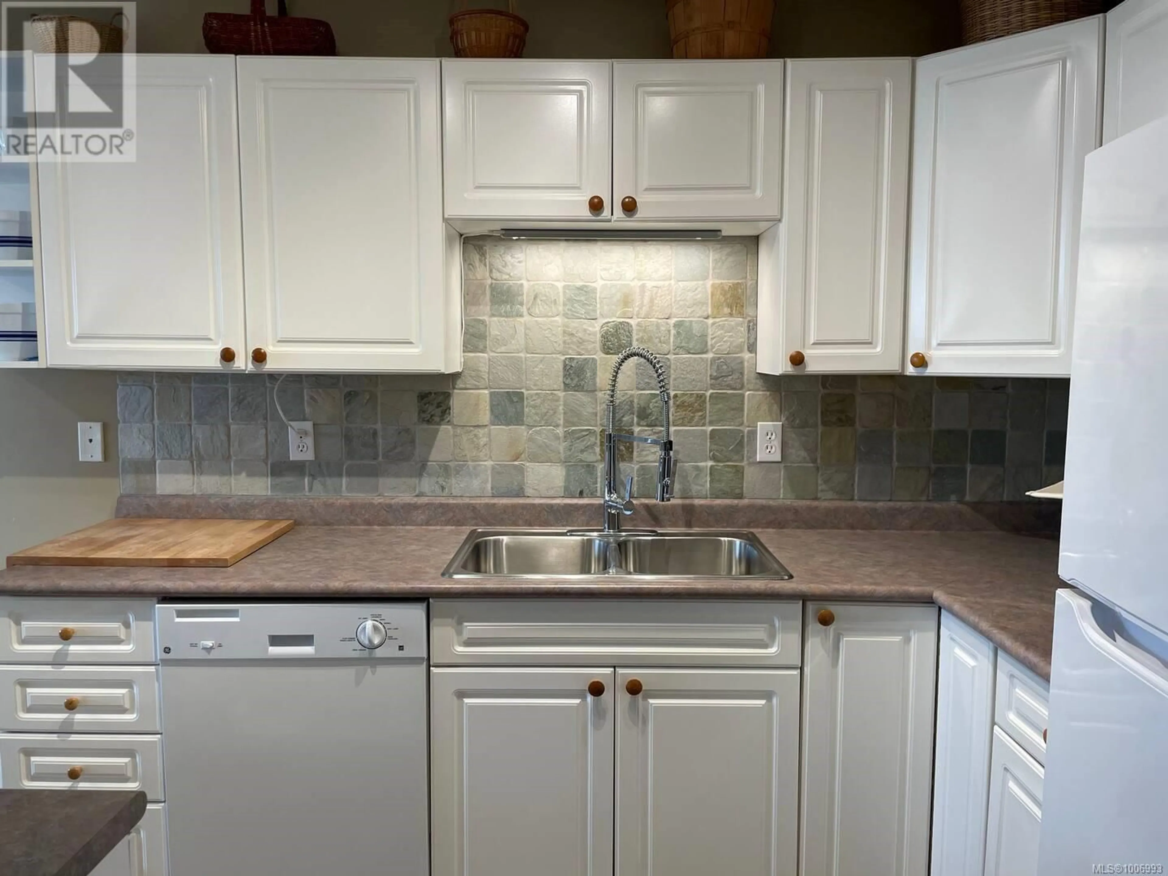 Standard kitchen, ceramic/tile floor for 71A ORCA WAY, Alert Bay British Columbia V0N1A0