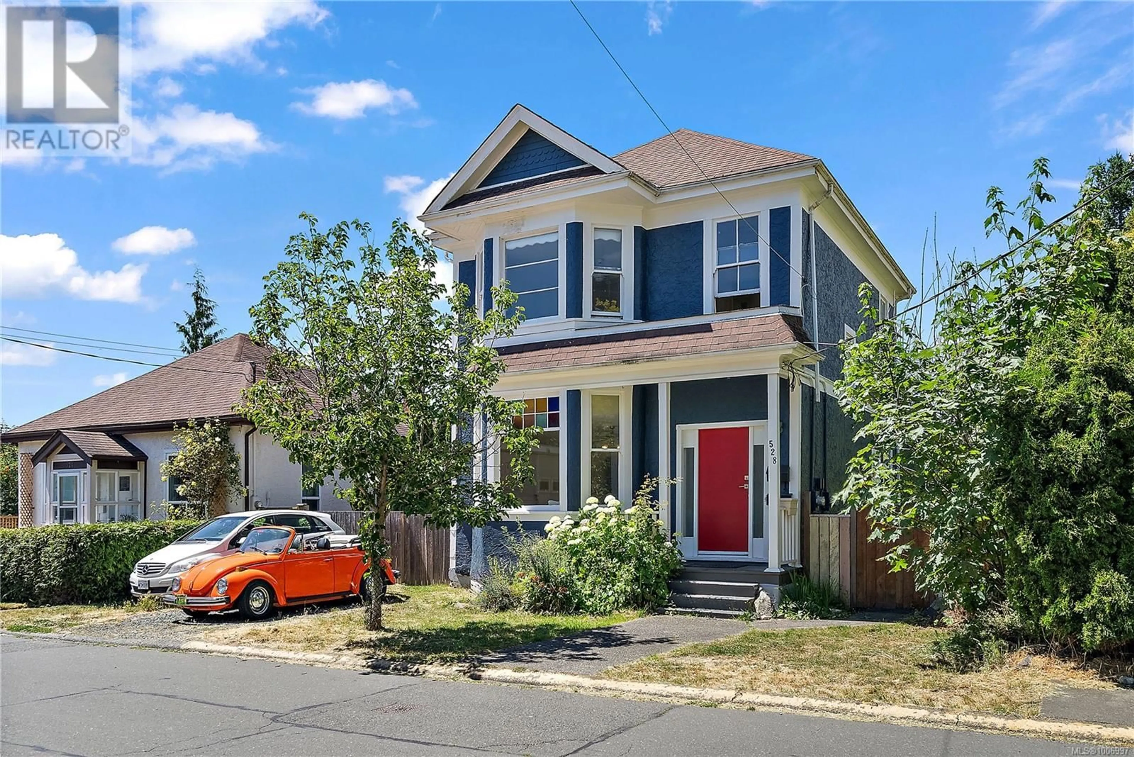 Home with vinyl exterior material, street for 528 CONSTANCE AVENUE, Esquimalt British Columbia V9A6N4