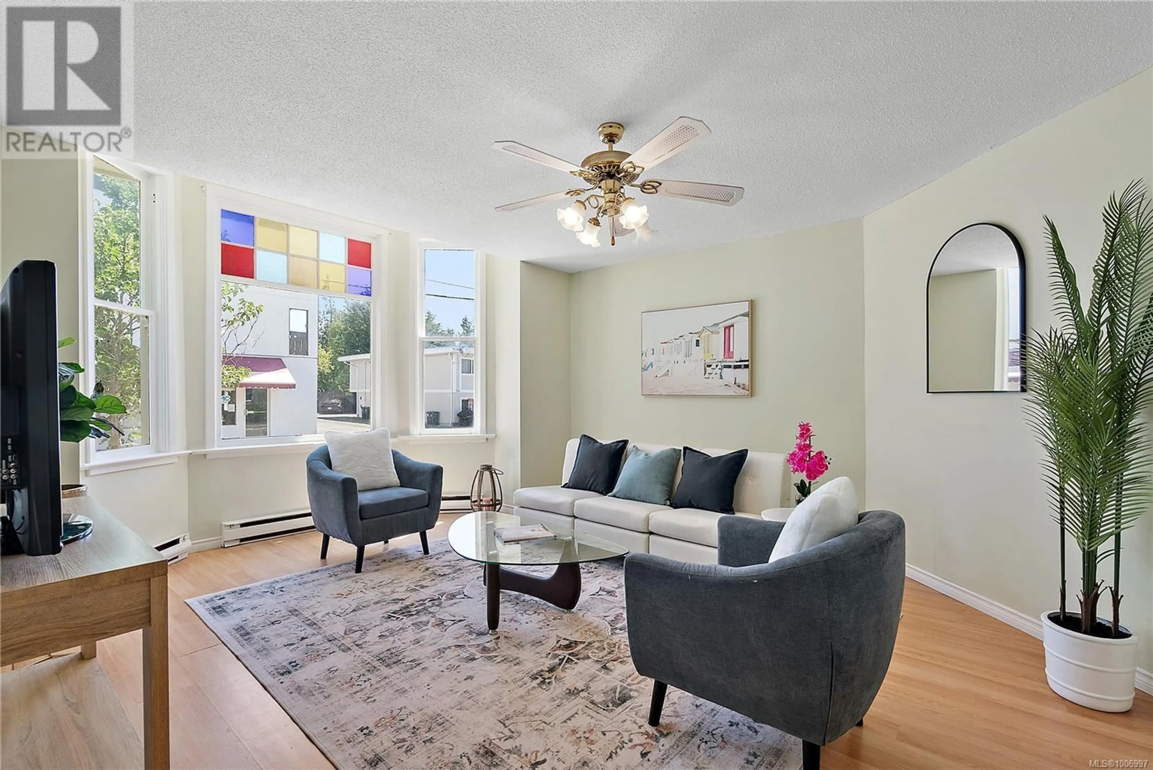 Living room with furniture, unknown for 528 CONSTANCE AVENUE, Esquimalt British Columbia V9A6N4
