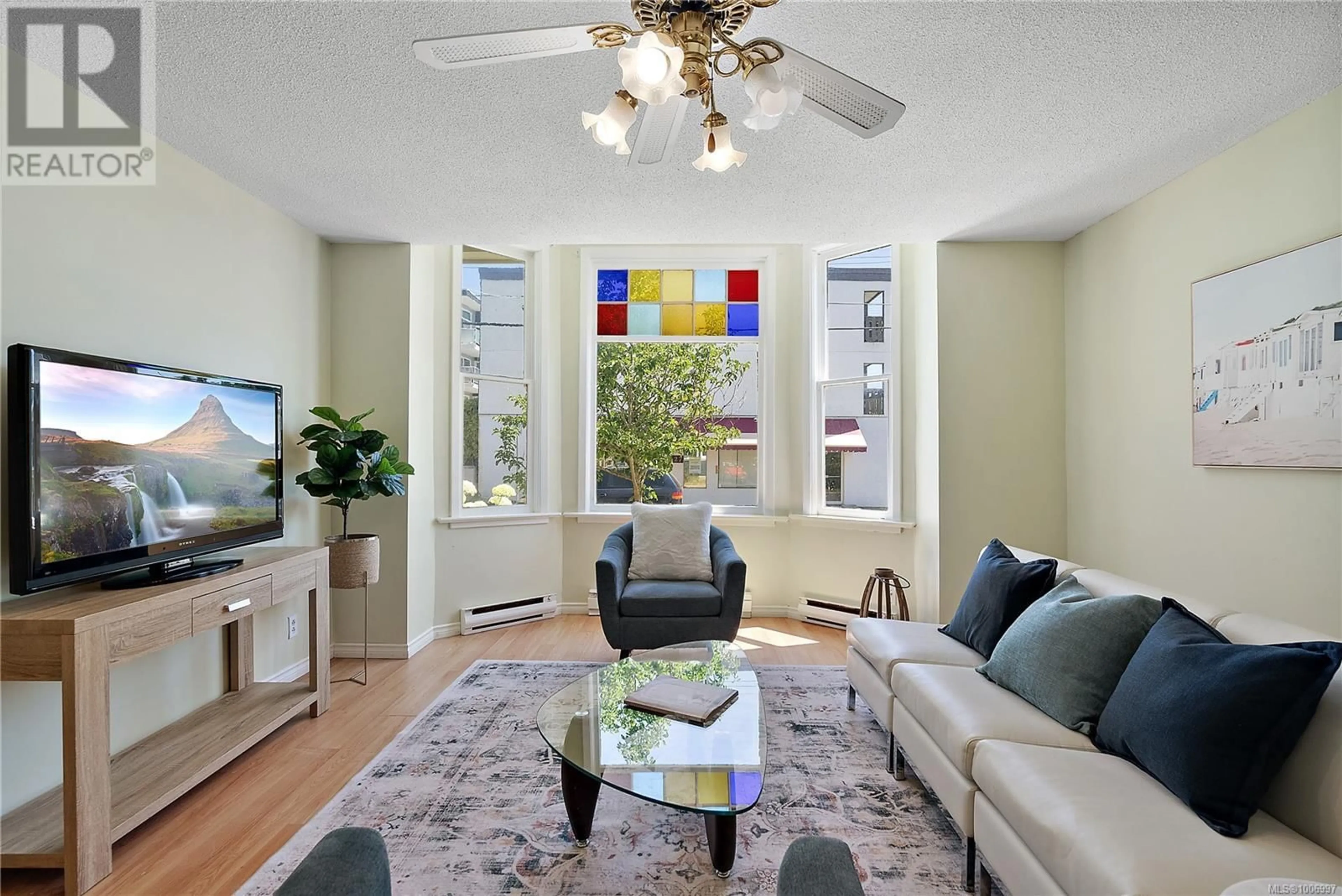 Living room with furniture, unknown for 528 CONSTANCE AVENUE, Esquimalt British Columbia V9A6N4