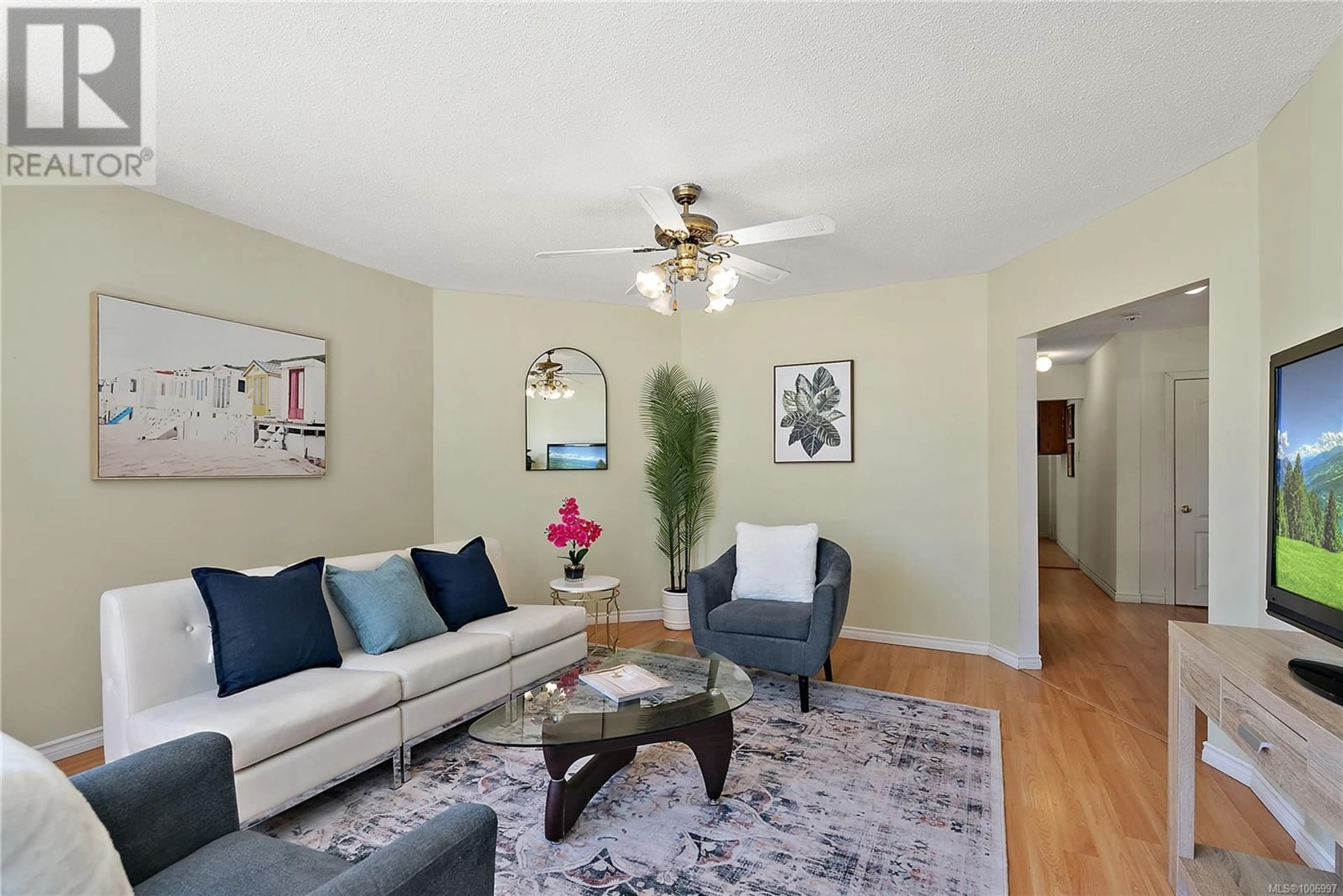 Living room with furniture, unknown for 528 CONSTANCE AVENUE, Esquimalt British Columbia V9A6N4