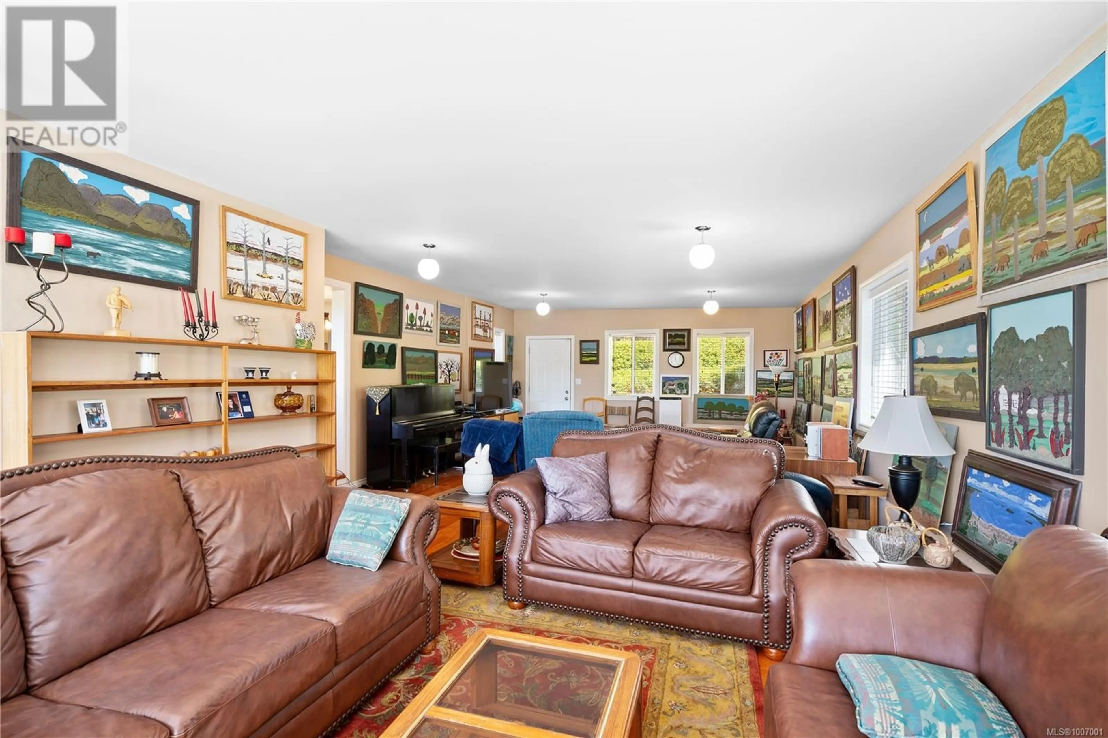 Living room with furniture, unknown for 854 ROYAL OAK AVENUE, Saanich British Columbia V8X3T2