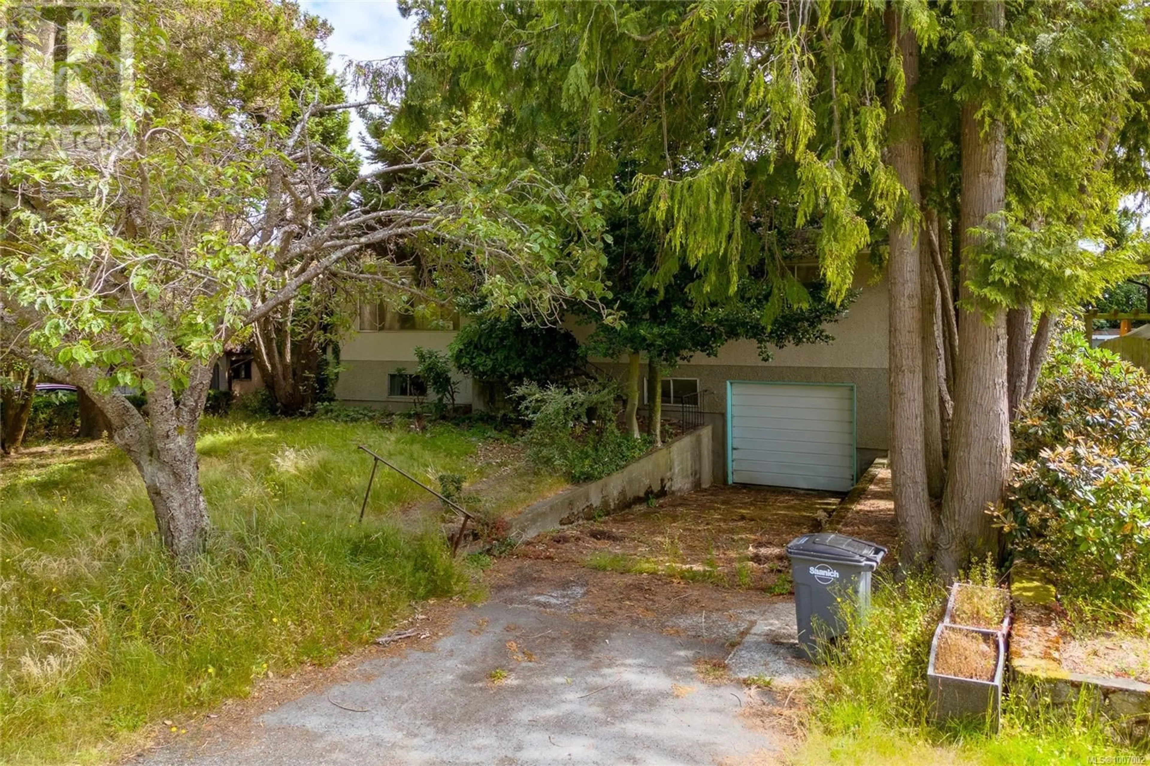 Unknown for 1935 TOWNLEY STREET, Saanich British Columbia V8R3B1