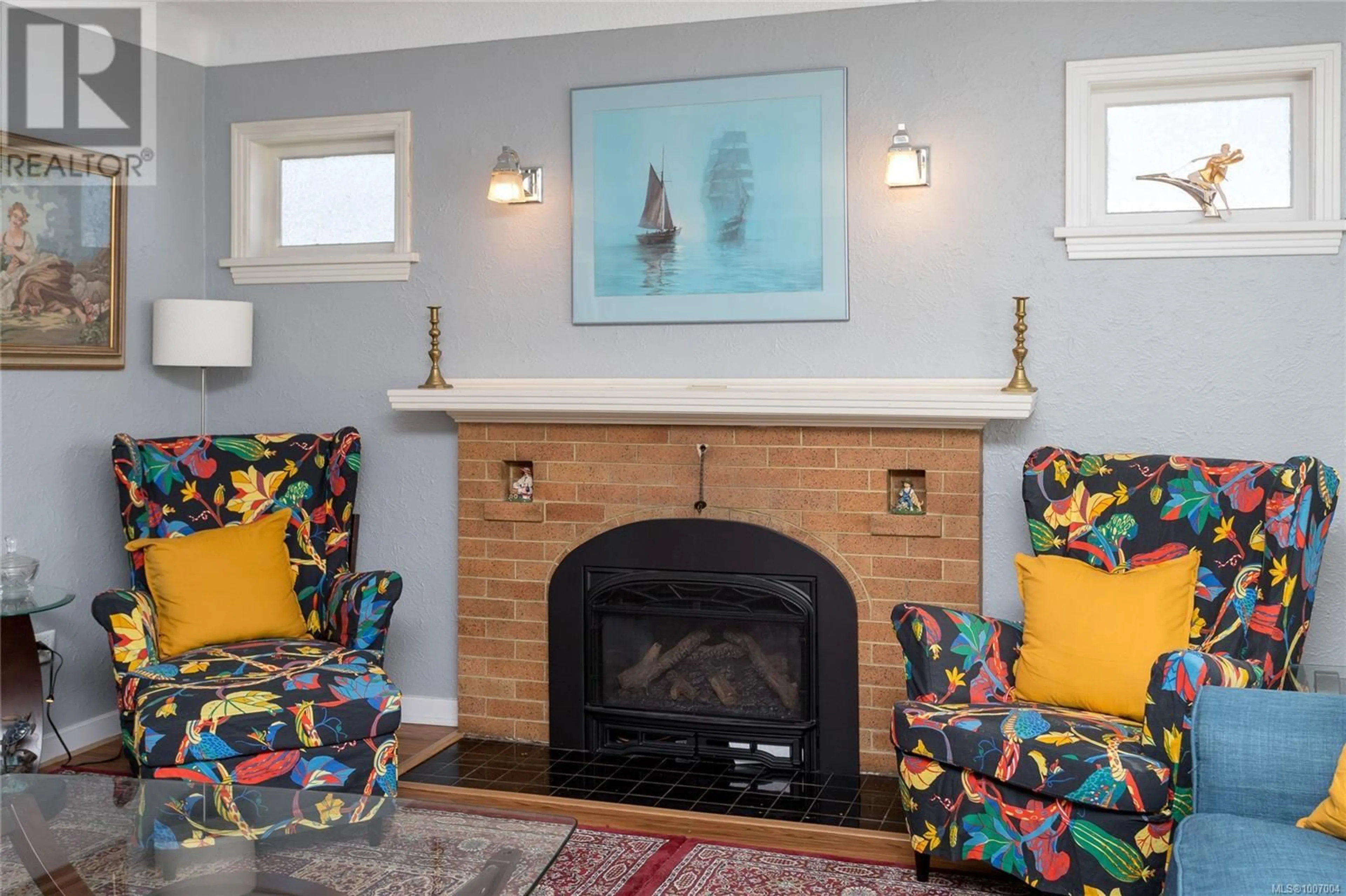 Living room with furniture, unknown for 2928 QUADRA STREET, Victoria British Columbia V8T4G1