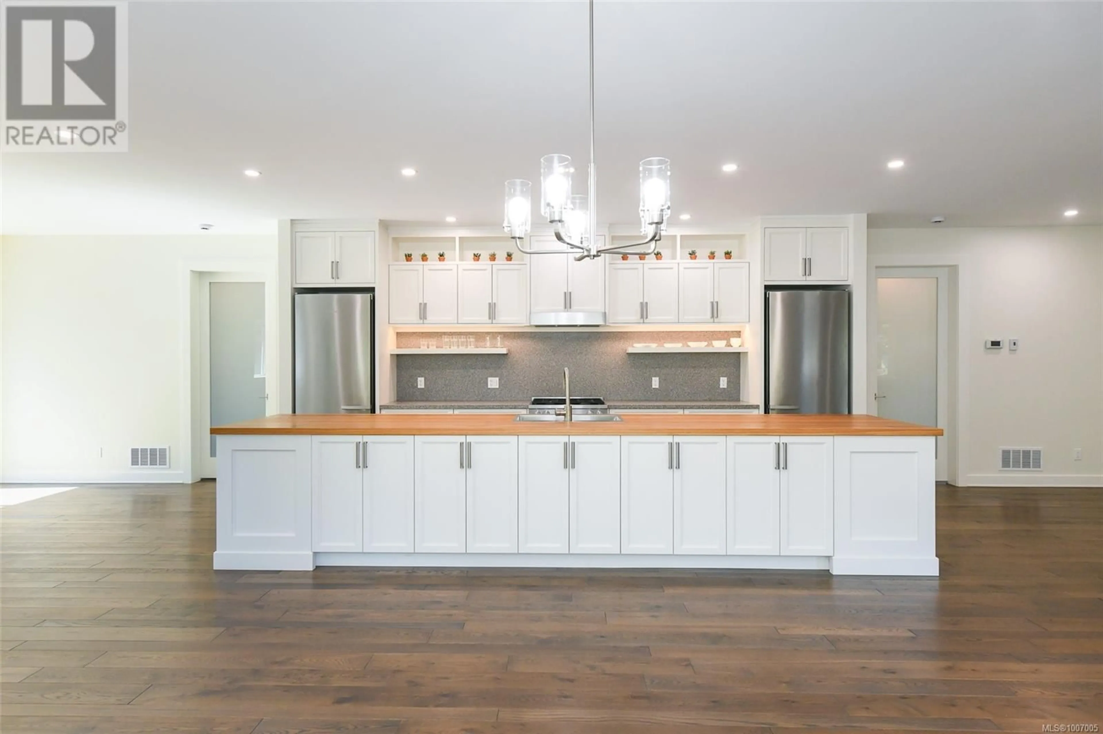 Open concept kitchen, wood/laminate floor for 3767 MAPLE LANE, Royston British Columbia V0R2V0