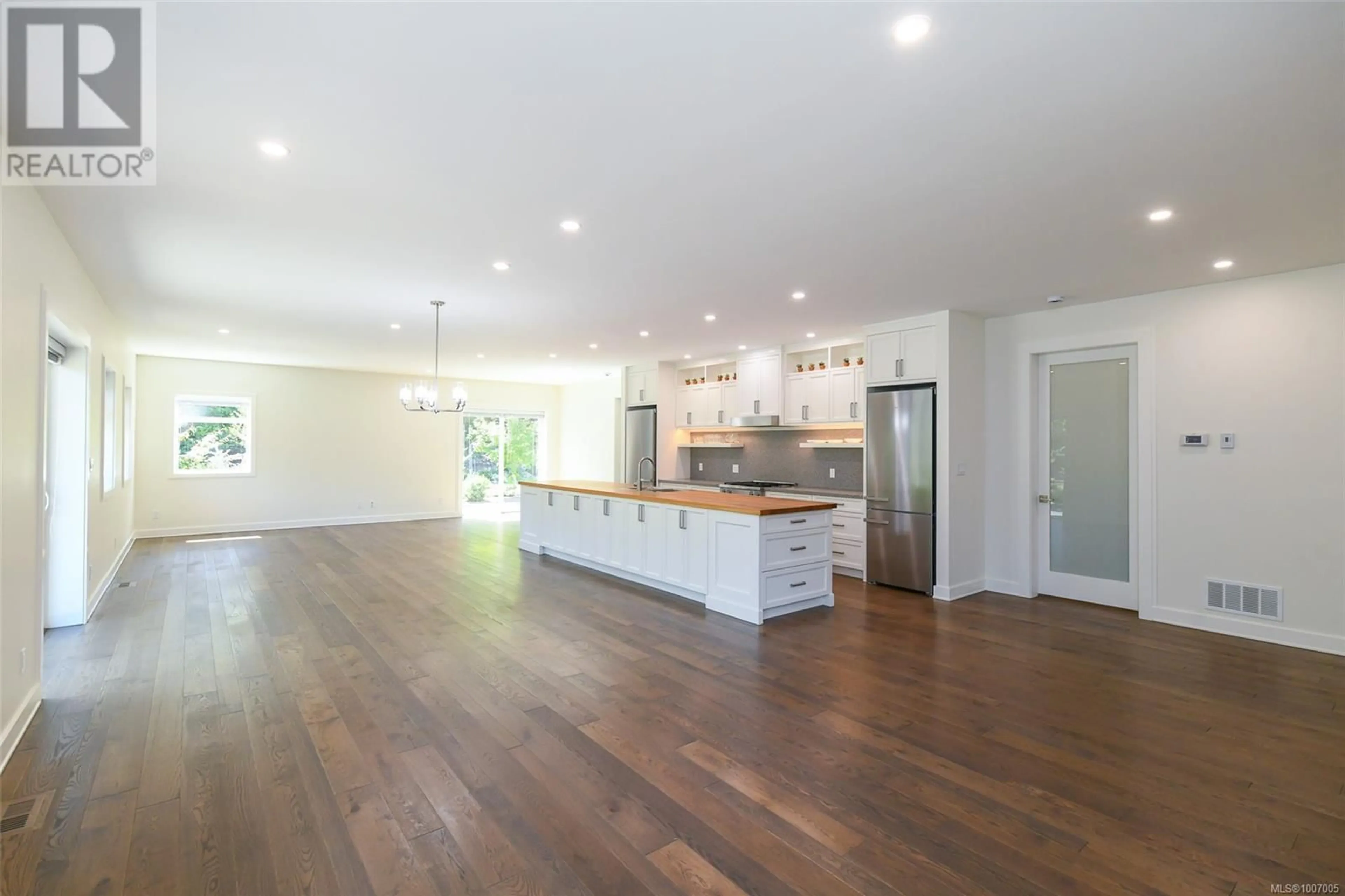Open concept kitchen, wood/laminate floor for 3767 MAPLE LANE, Royston British Columbia V0R2V0