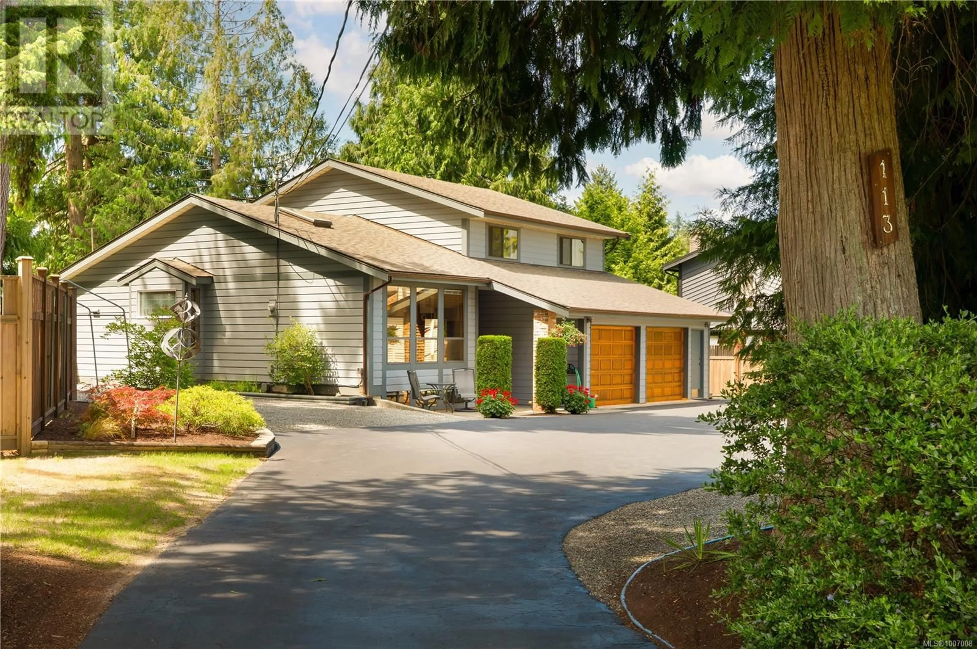Home with vinyl exterior material, street for 113 CATHMOUNT PLACE, Nanaimo British Columbia V9T4R8