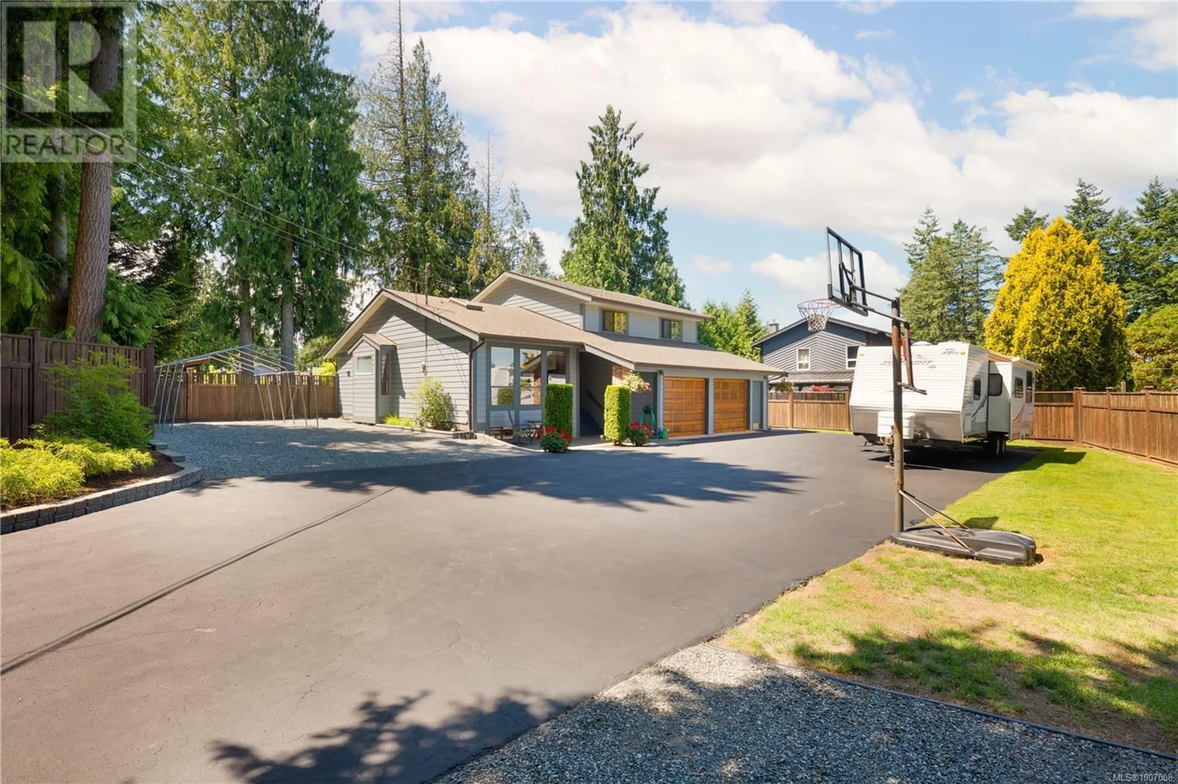 A pic from outside/outdoor area/front of a property/back of a property/a pic from drone, street for 113 CATHMOUNT PLACE, Nanaimo British Columbia V9T4R8