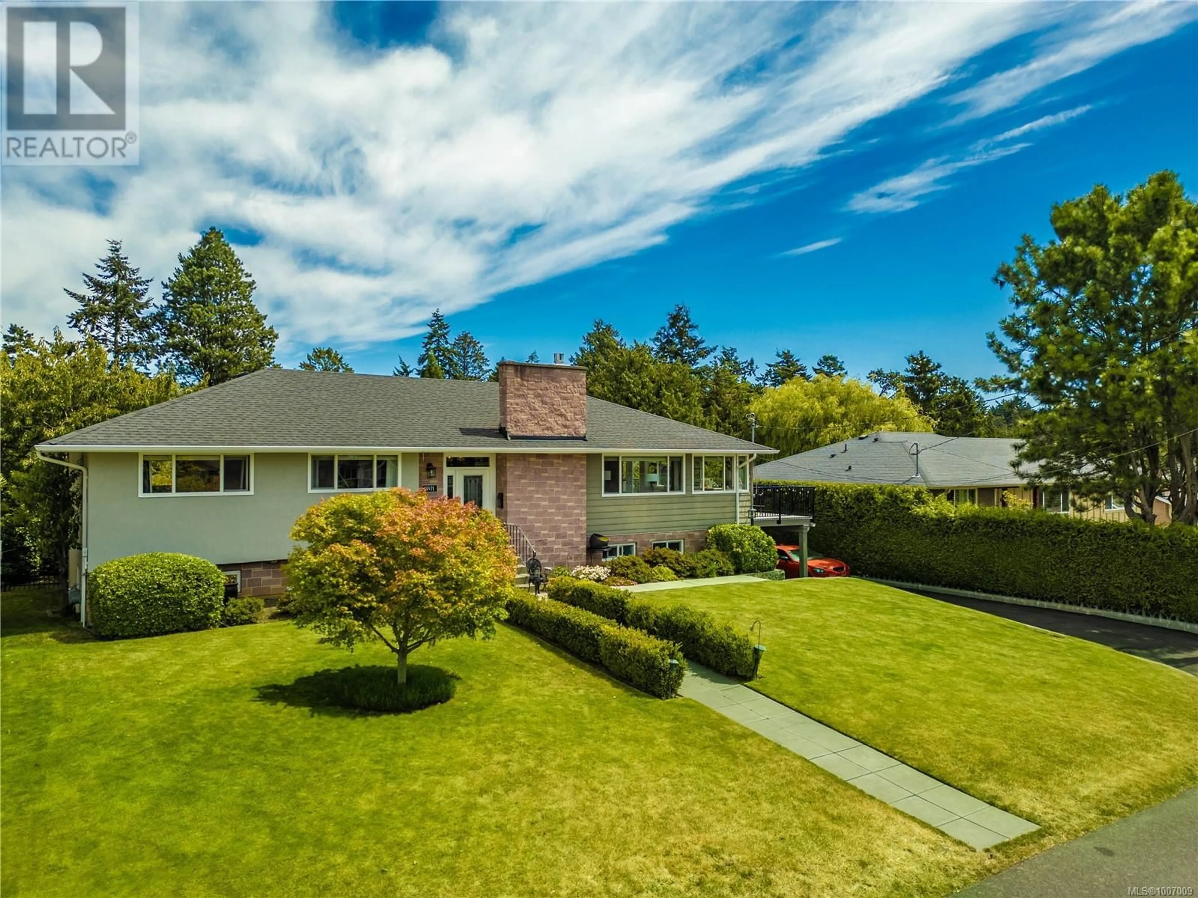 A pic from outside/outdoor area/front of a property/back of a property/a pic from drone, street for 3971 CHERRILEE CRESCENT, Saanich British Columbia V8N1R7