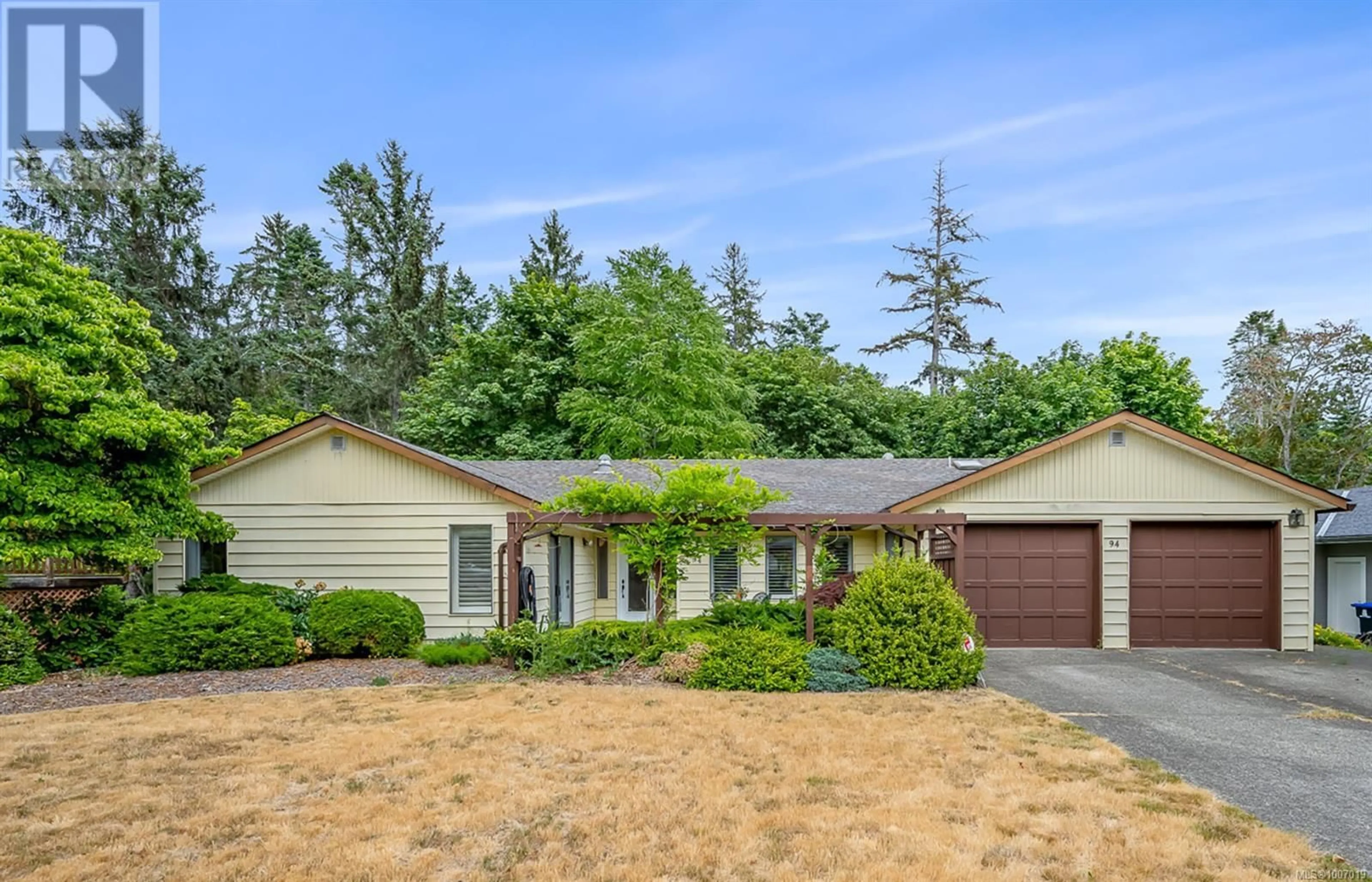Home with vinyl exterior material, street for 94 ORCHARD PARK DRIVE, Comox British Columbia V9M2S4