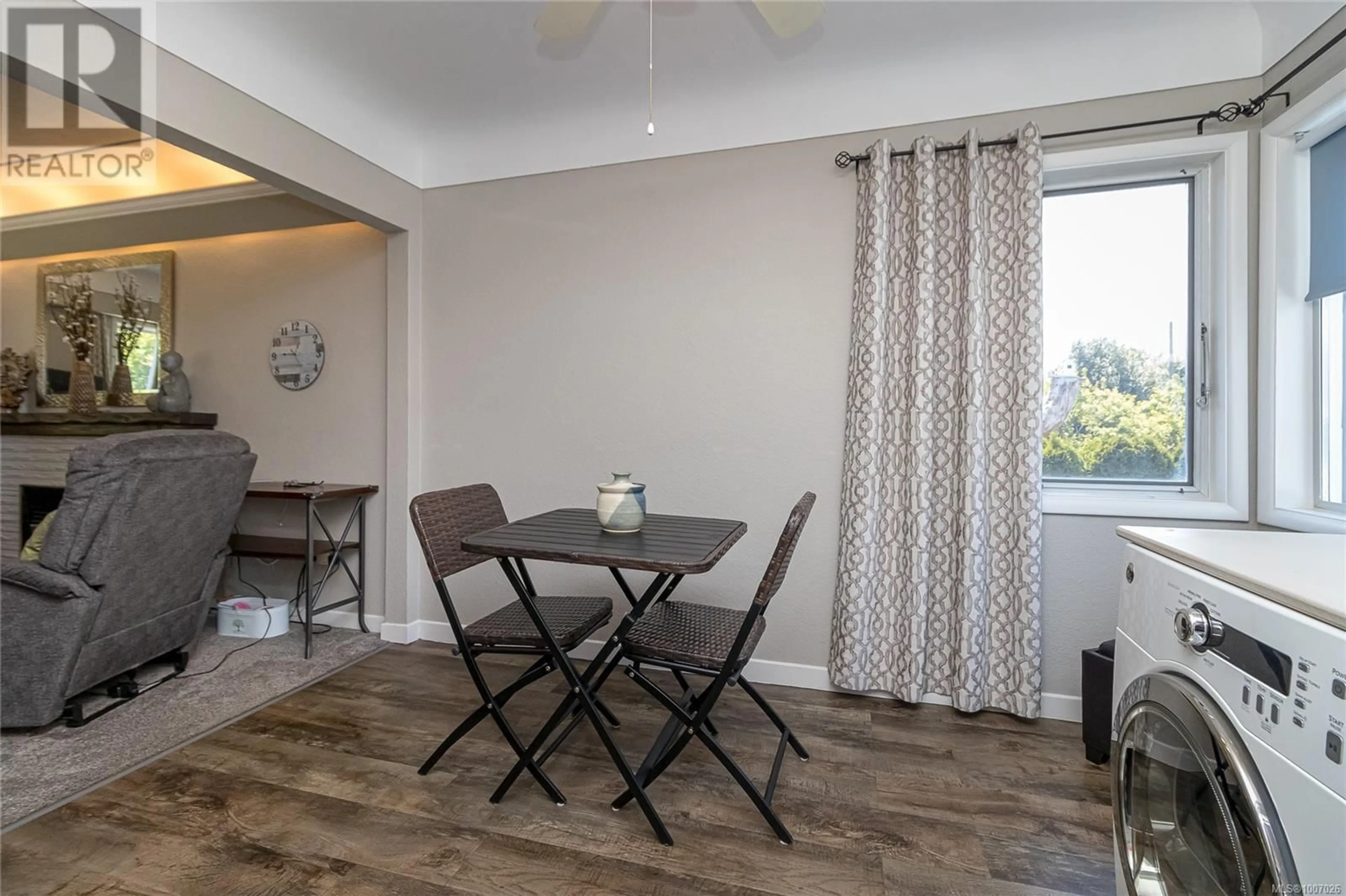 Dining room, wood/laminate floor for 412 ST. CHARLES STREET, Victoria British Columbia V8S3N5