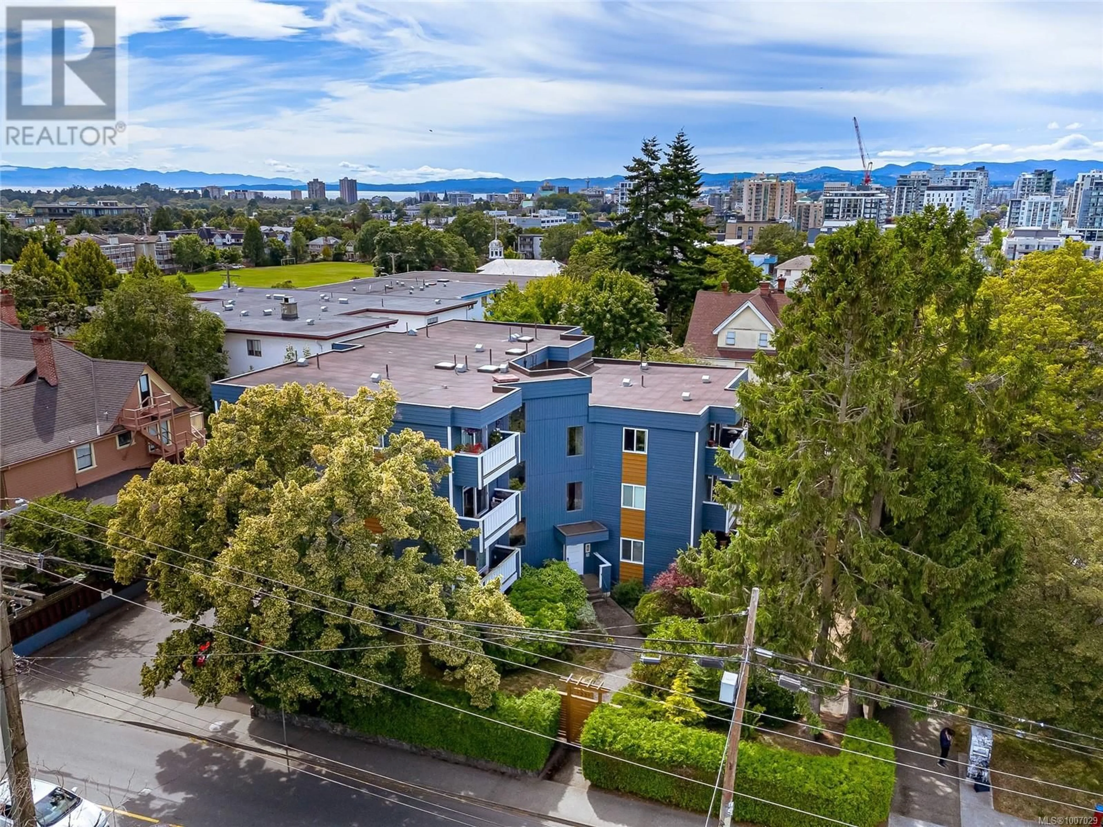 A pic from outside/outdoor area/front of a property/back of a property/a pic from drone, city buildings view from balcony for 8 - 1331 JOHNSON STREET, Victoria British Columbia V8W3P2