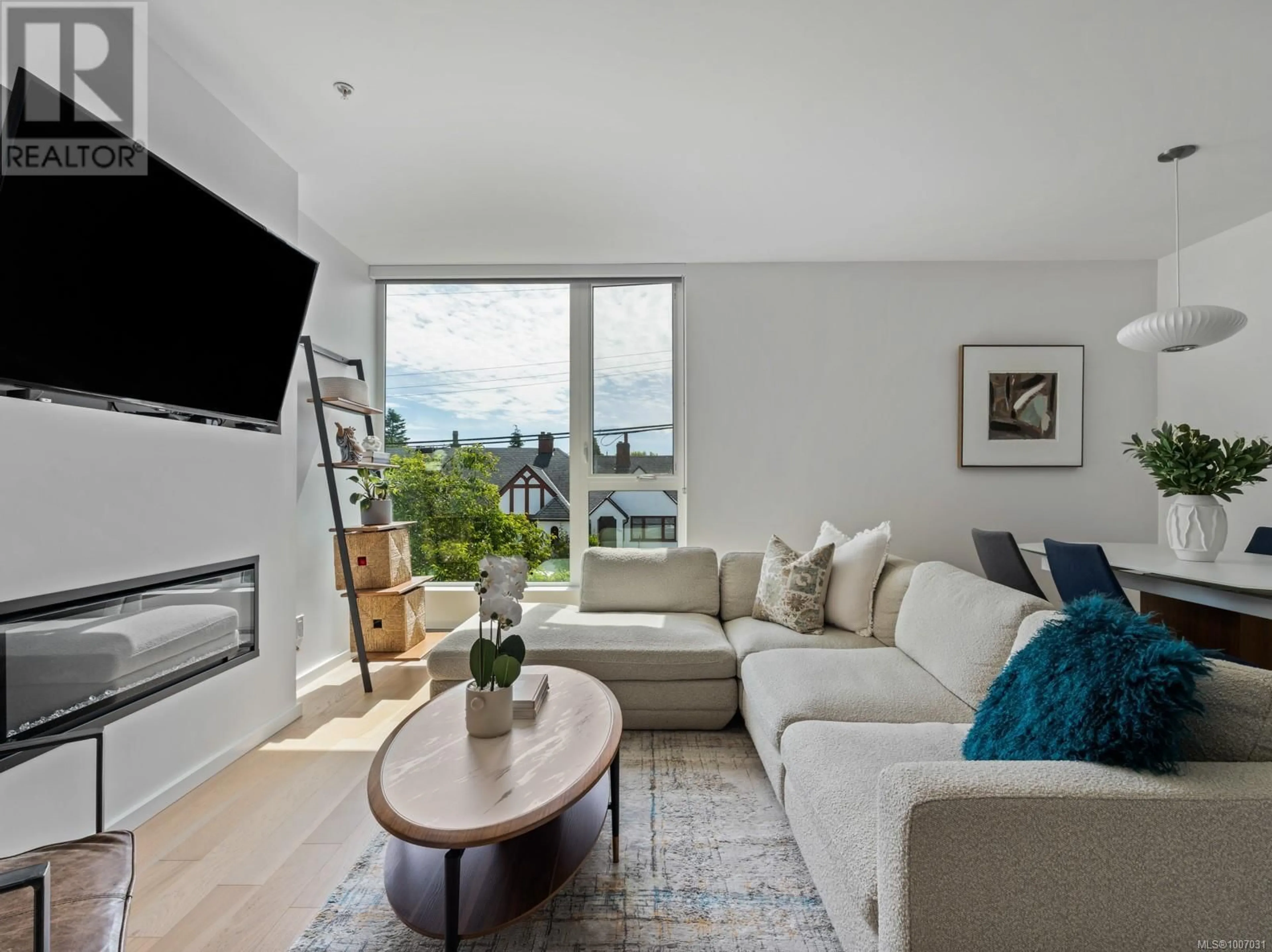 Living room with furniture, unknown for 108 - 1720 FAIRFIELD ROAD, Victoria British Columbia V8S1G3