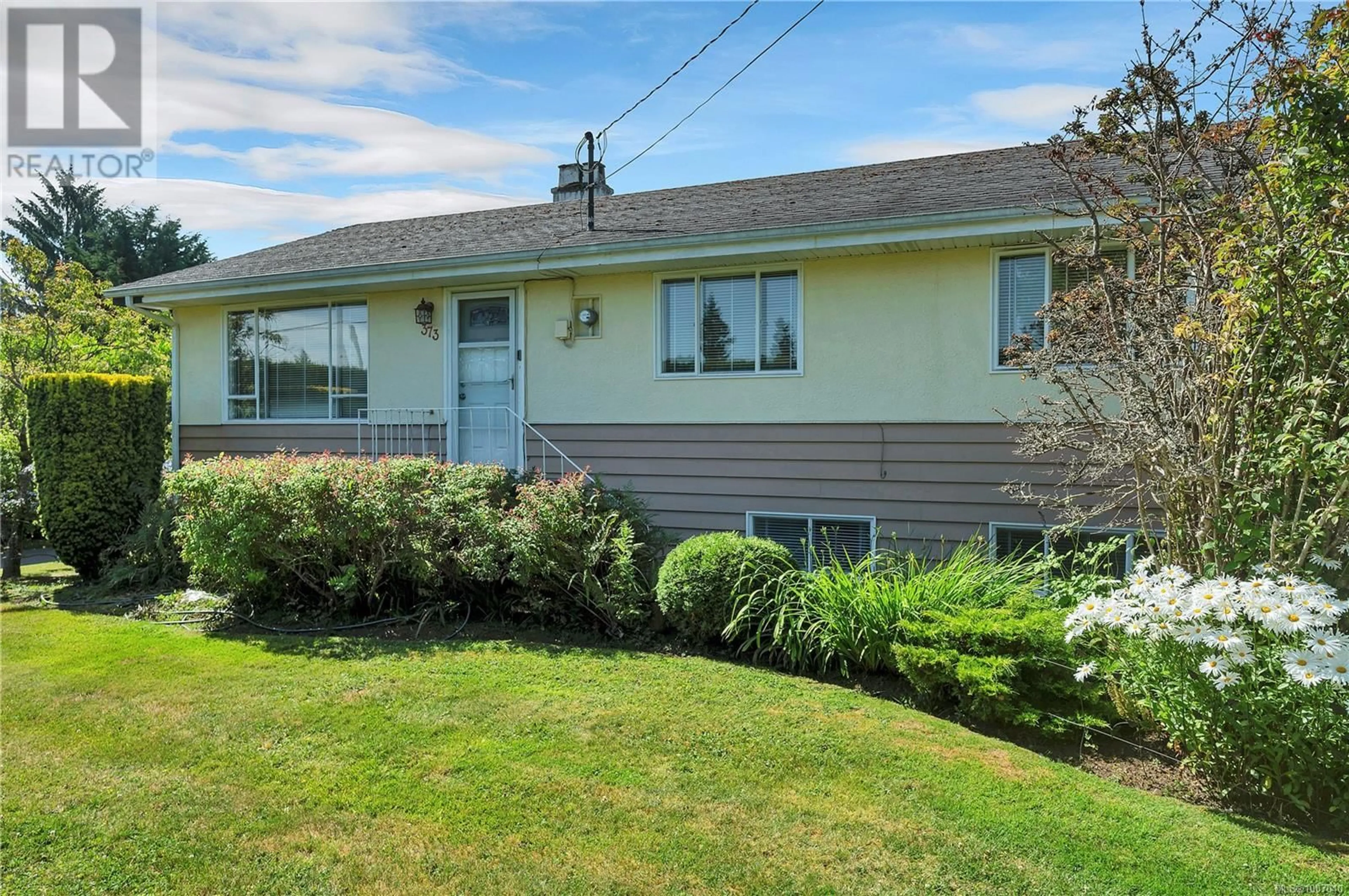 Home with vinyl exterior material, street for 373 HILCHEY ROAD, Campbell River British Columbia V9W1P8