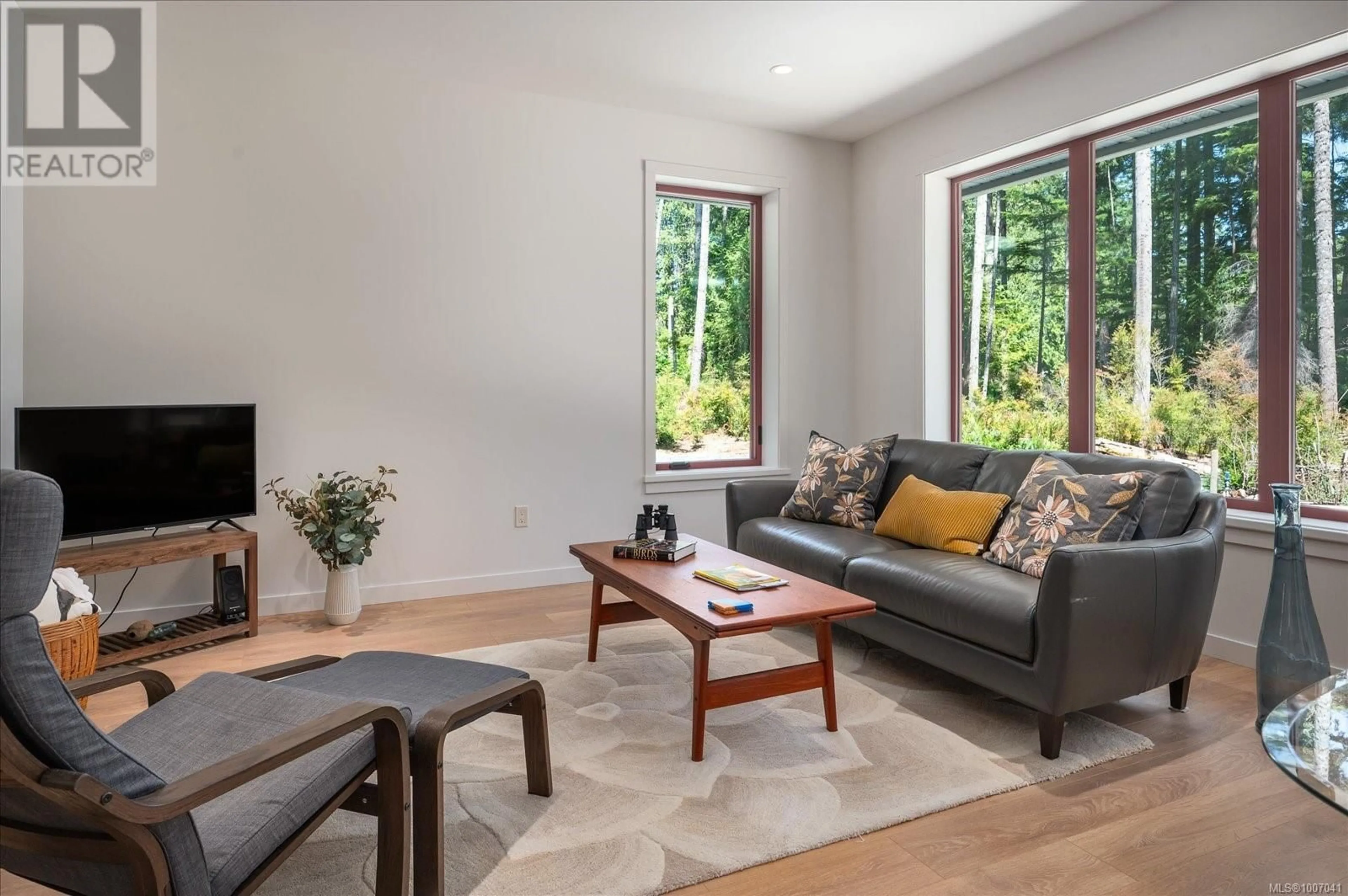 Living room with furniture, unknown for 6208 ISLAND HIGHWAY WEST, Qualicum Beach British Columbia V9K2E3