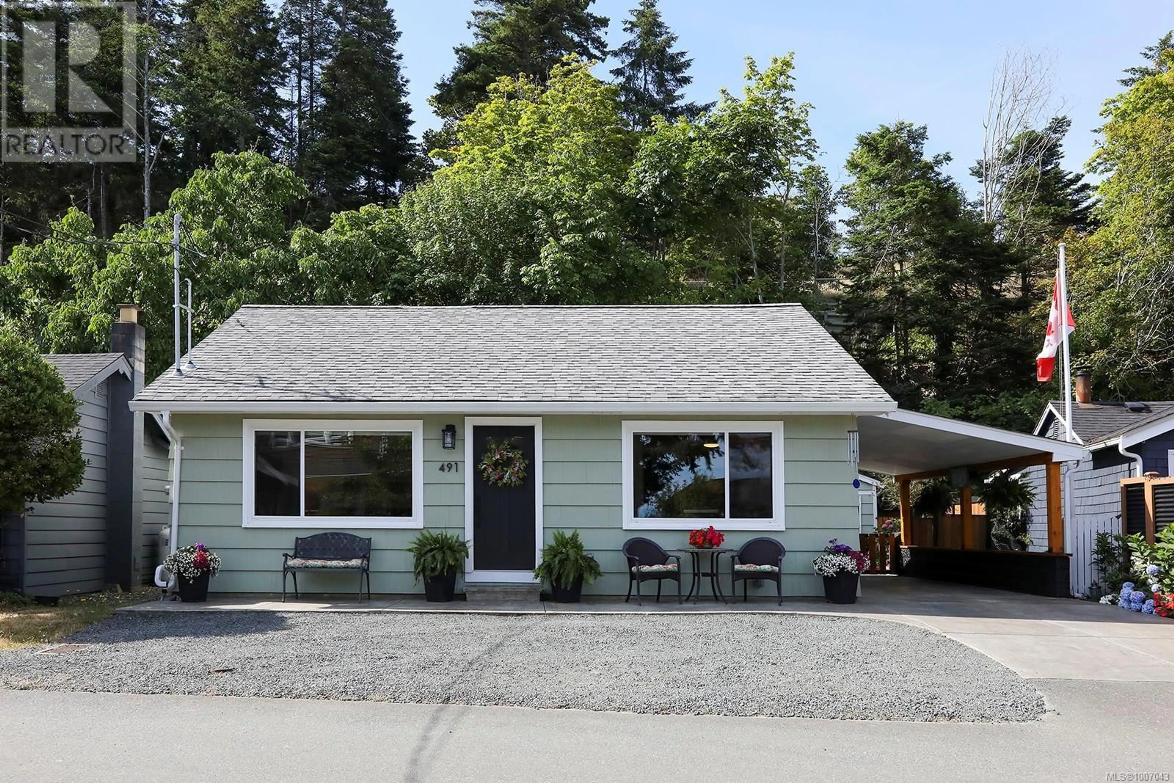 Home with vinyl exterior material, street for 491 WINDSLOW ROAD, Comox British Columbia V9M3T8