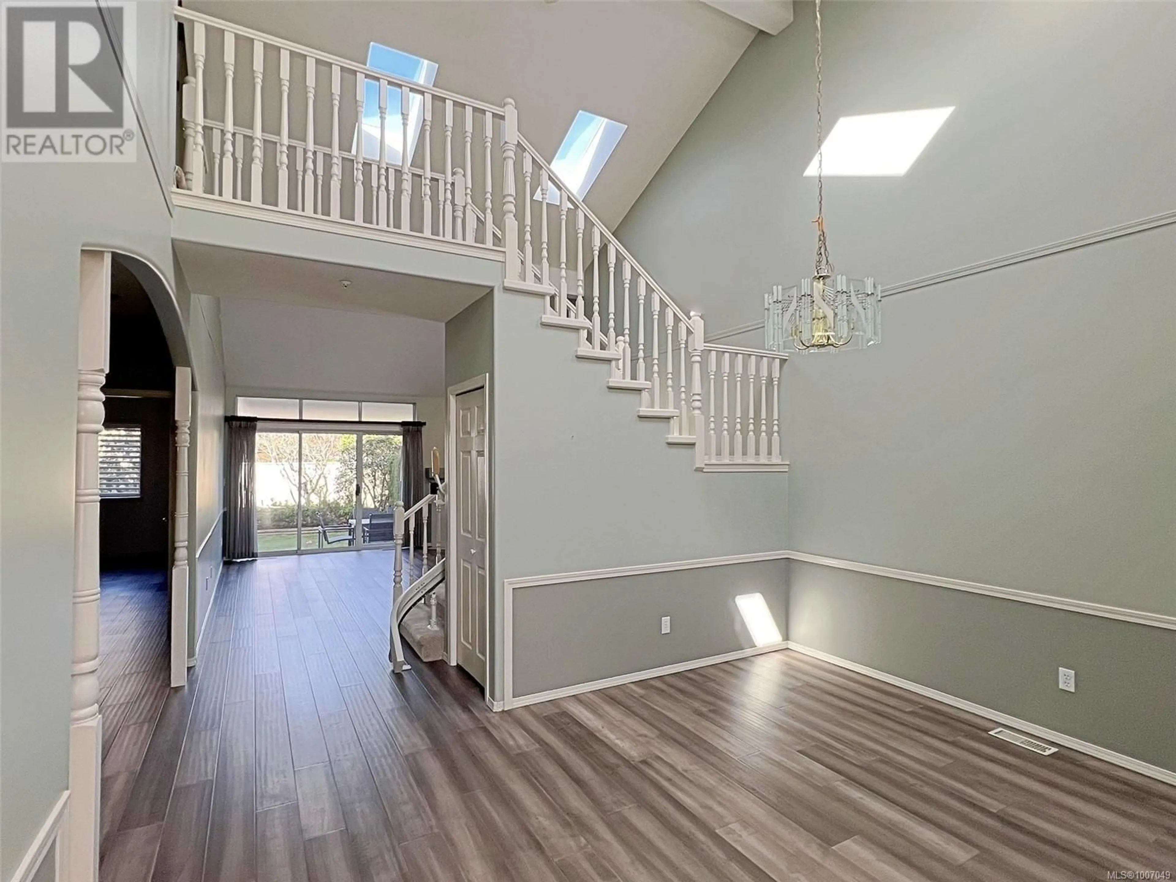 Indoor foyer for 147 OCEAN WALK DRIVE, Nanaimo British Columbia V9V1N2