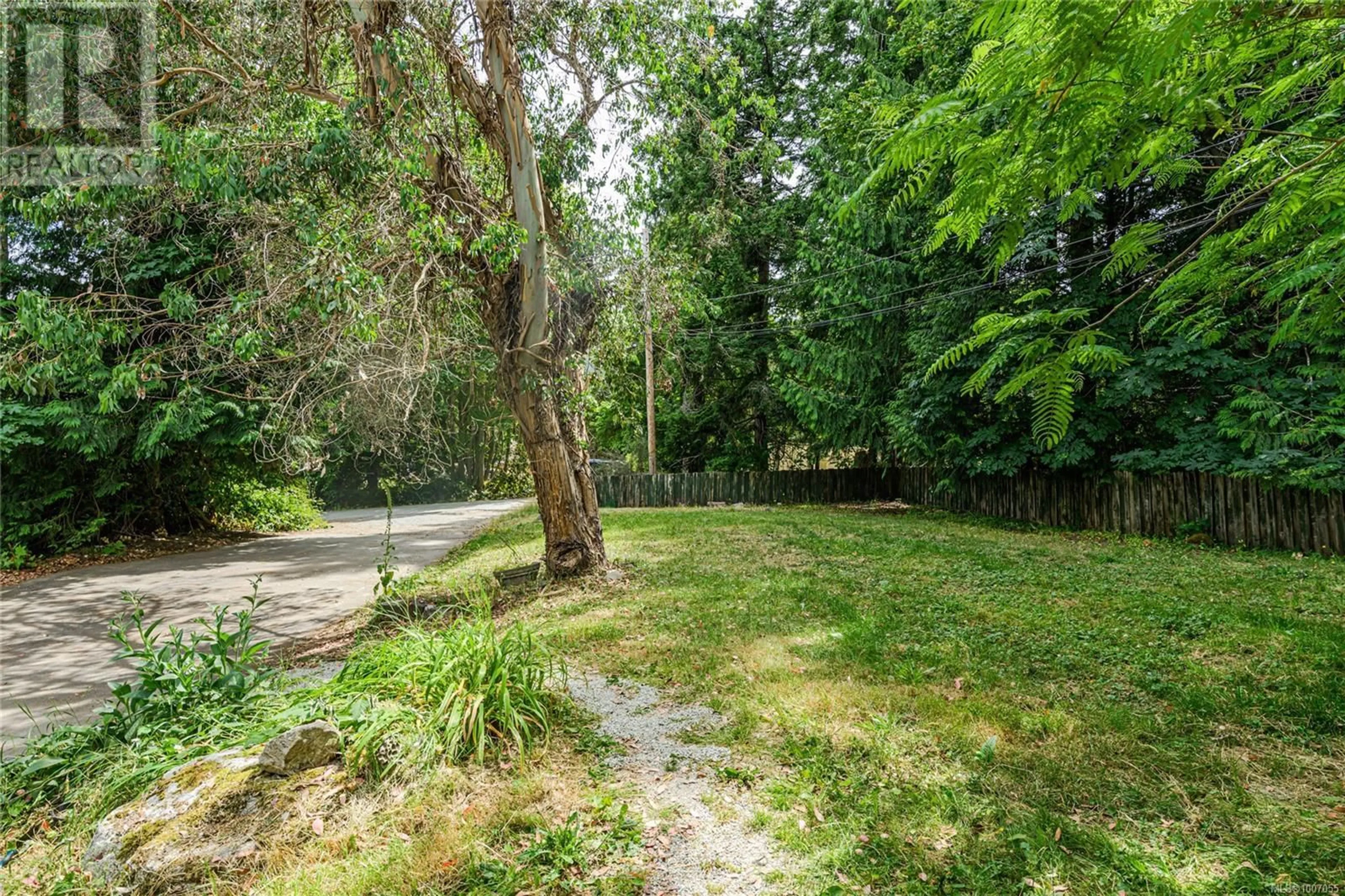Patio, forest/trees view for 231 KANAKA ROAD, Salt Spring British Columbia V8K2A9