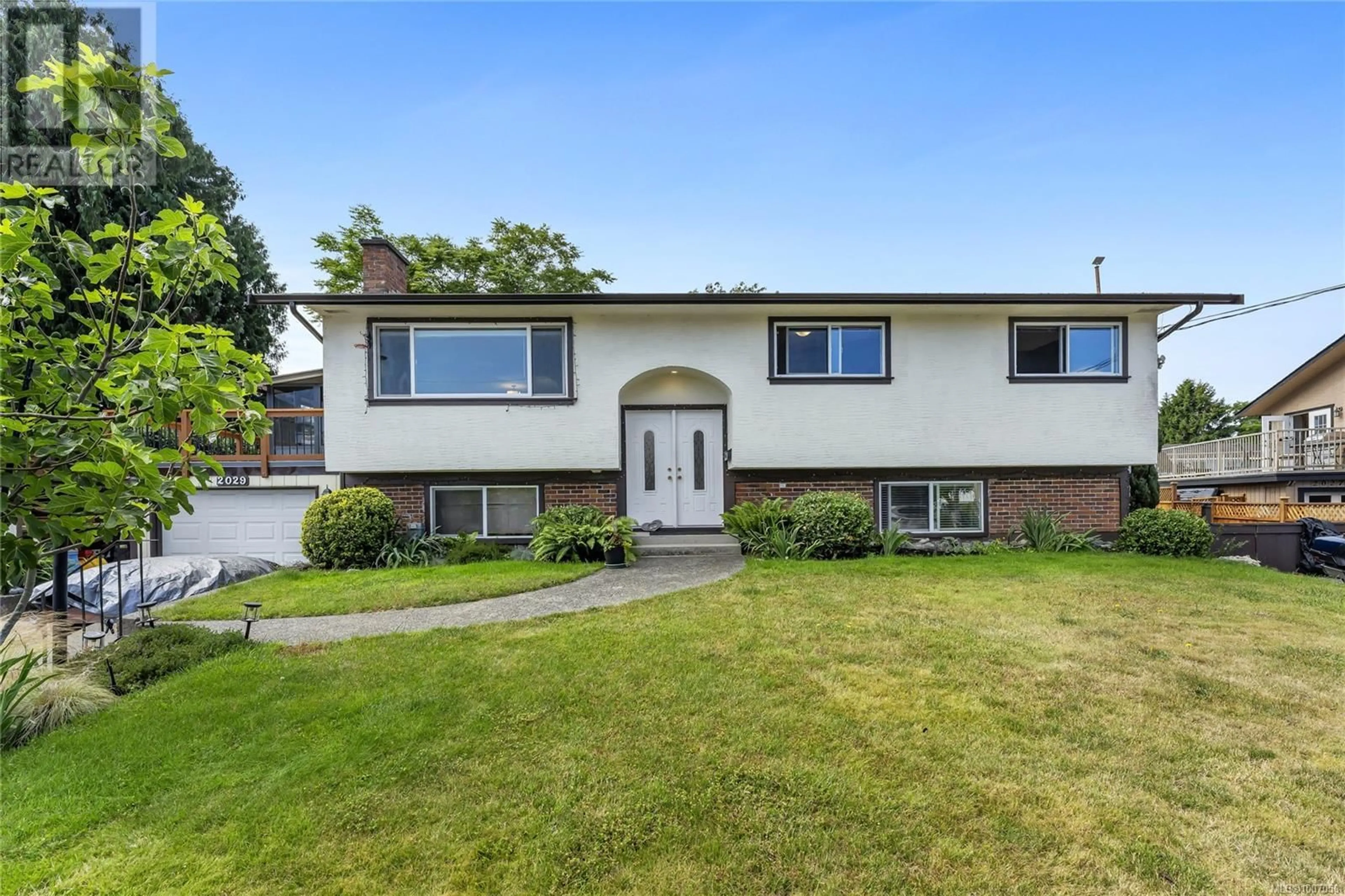 Home with vinyl exterior material, street for 2029 LINDA PLACE, Sidney British Columbia V8L2N4