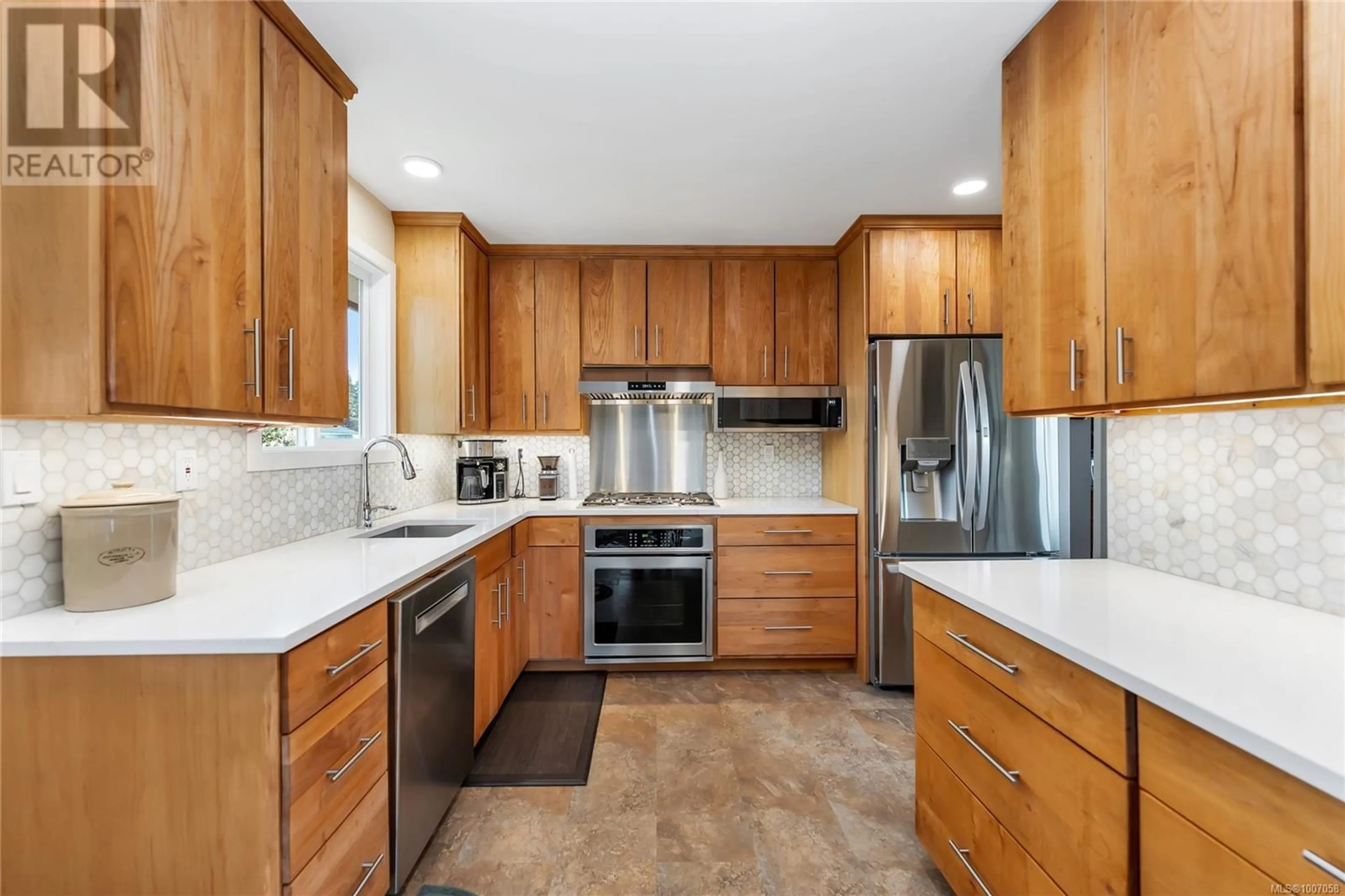 Unknown for 2029 LINDA PLACE, Sidney British Columbia V8L2N4