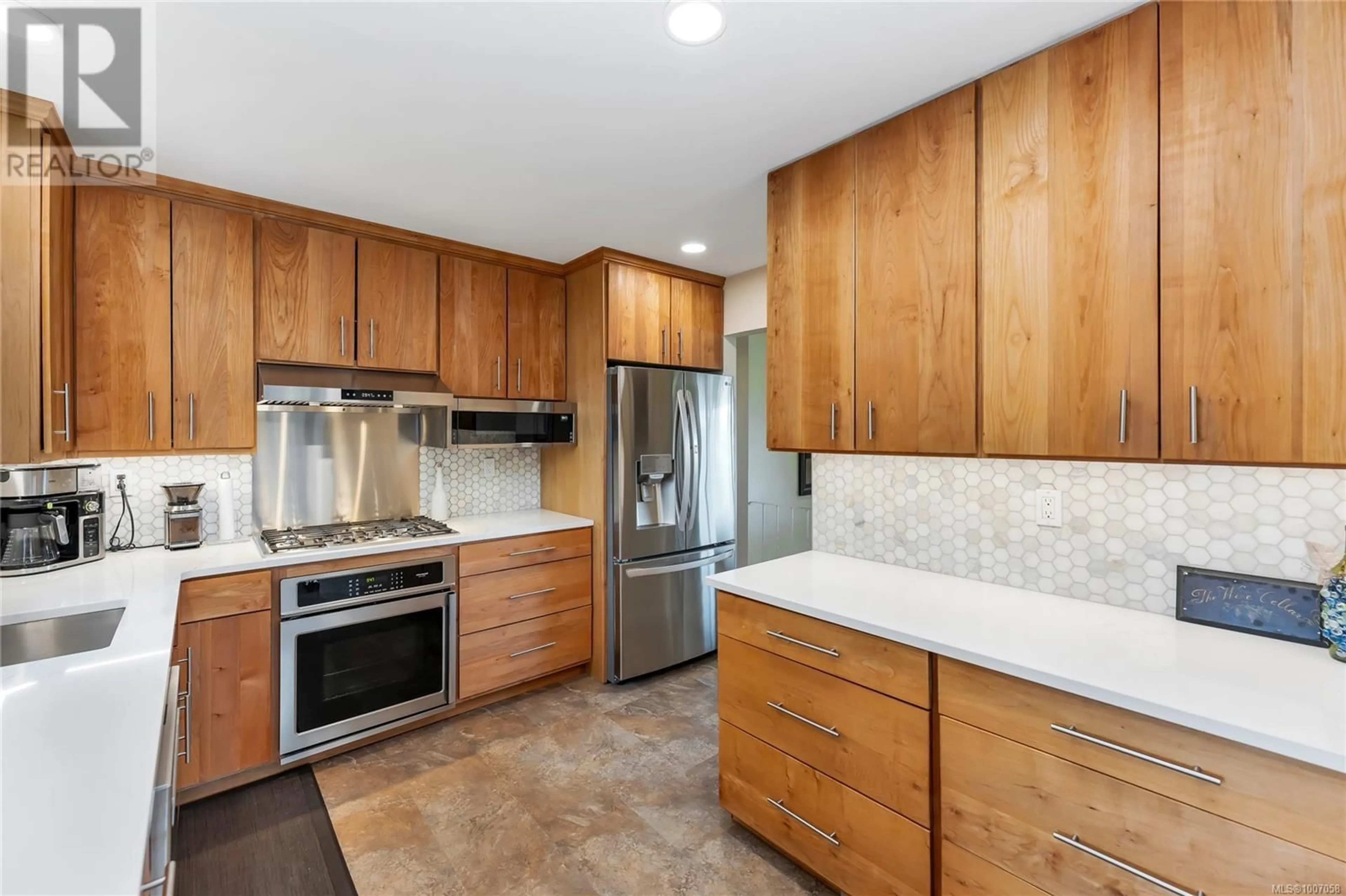 Unknown for 2029 LINDA PLACE, Sidney British Columbia V8L2N4