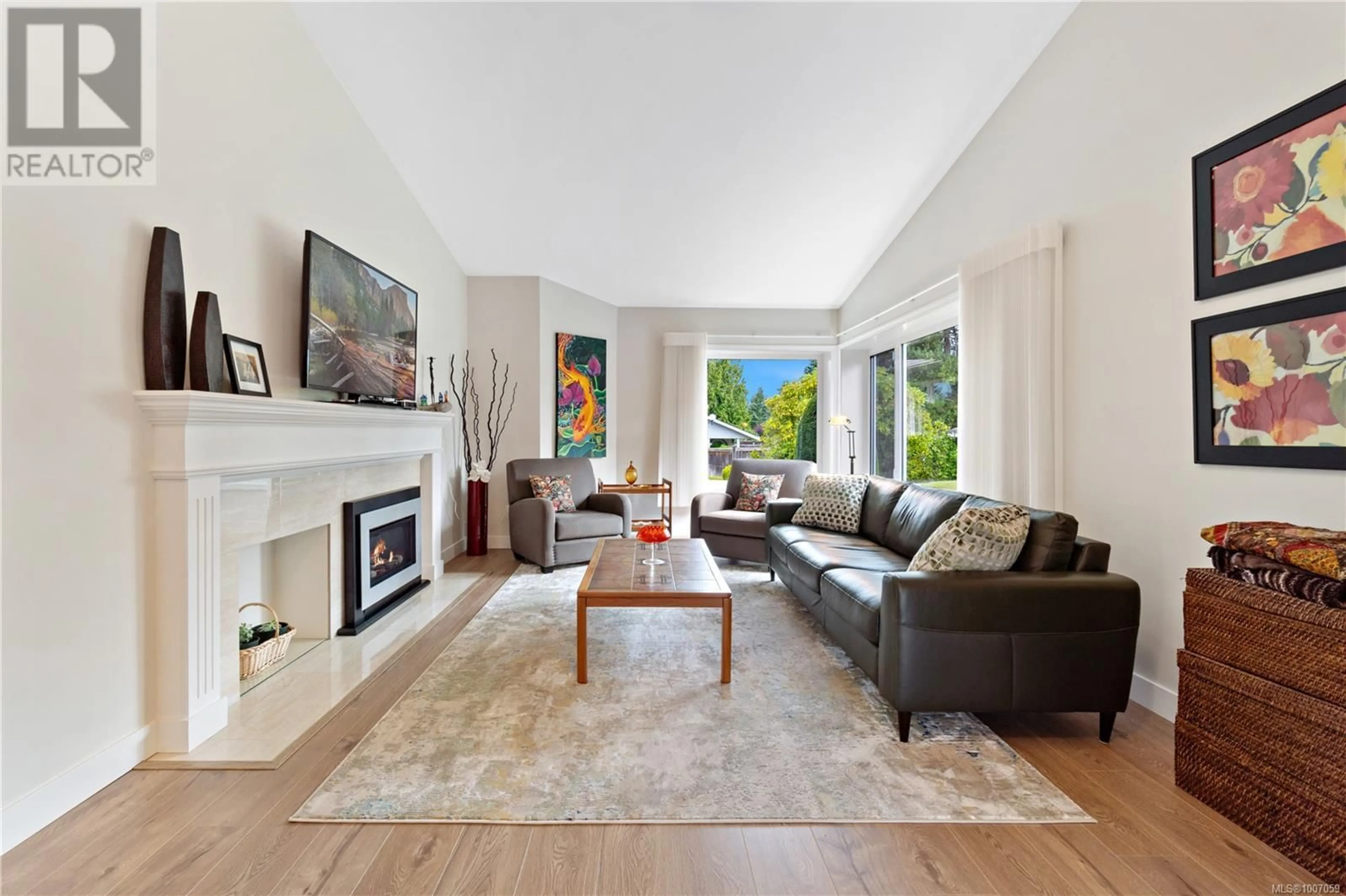 Living room with furniture, unknown for 1 - 639 ARBUTUS STREET, Qualicum Beach British Columbia V9K1P4