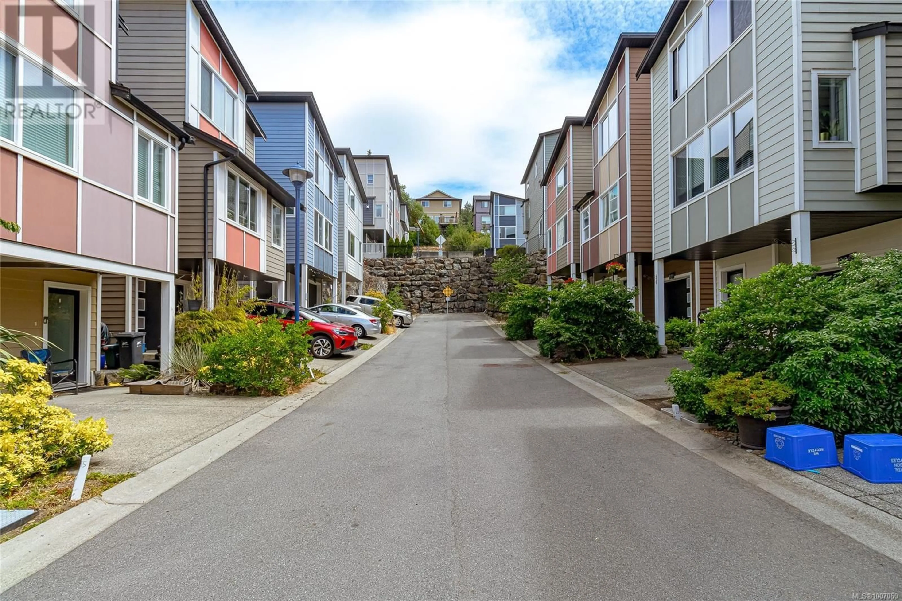 A pic from outside/outdoor area/front of a property/back of a property/a pic from drone, street for 920 SOLITAIRE LANDING, Langford British Columbia V9C0J9