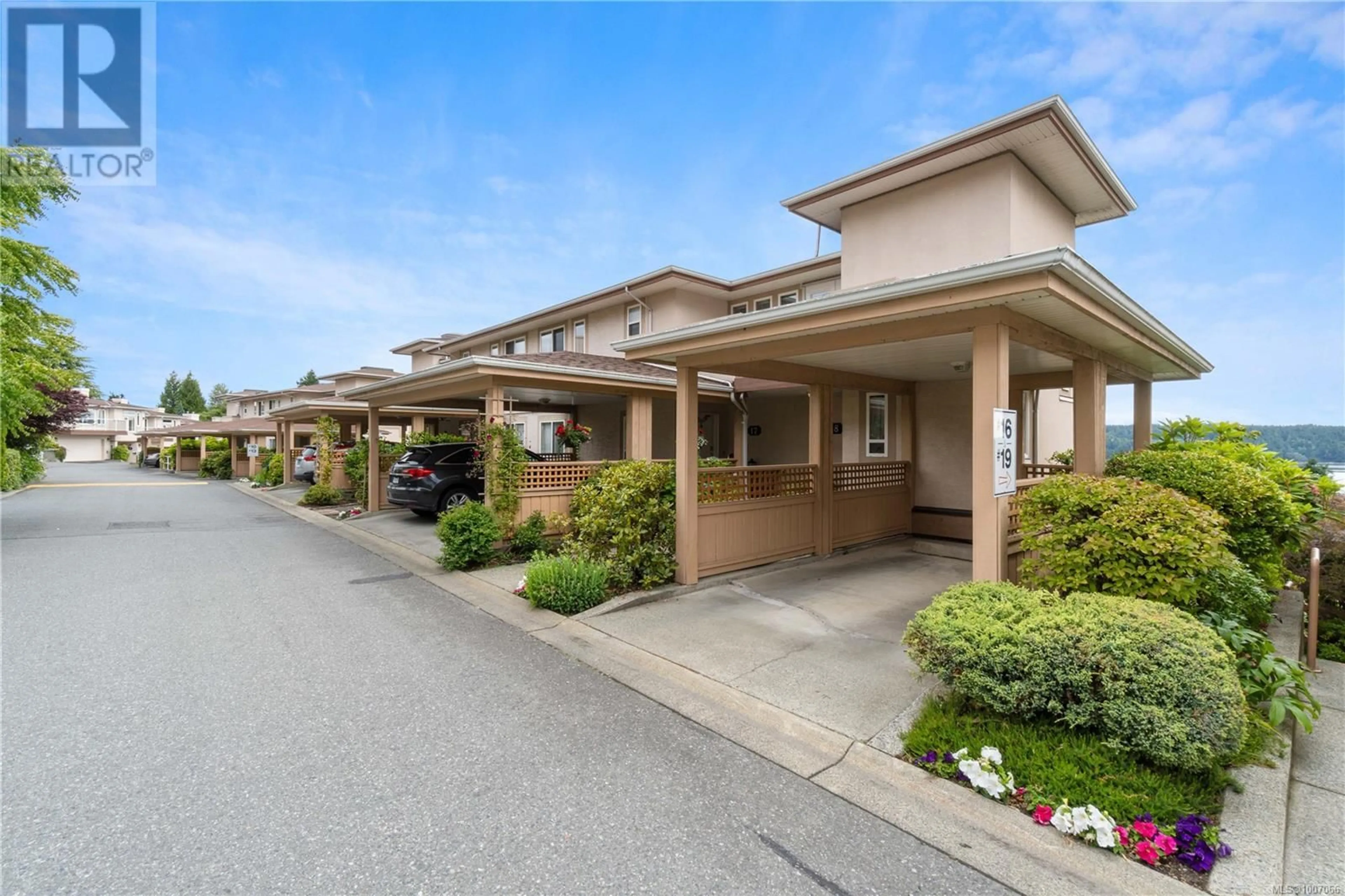 Patio, street for 18 - 100 GIFFORD ROAD, Ladysmith British Columbia V9G1A9