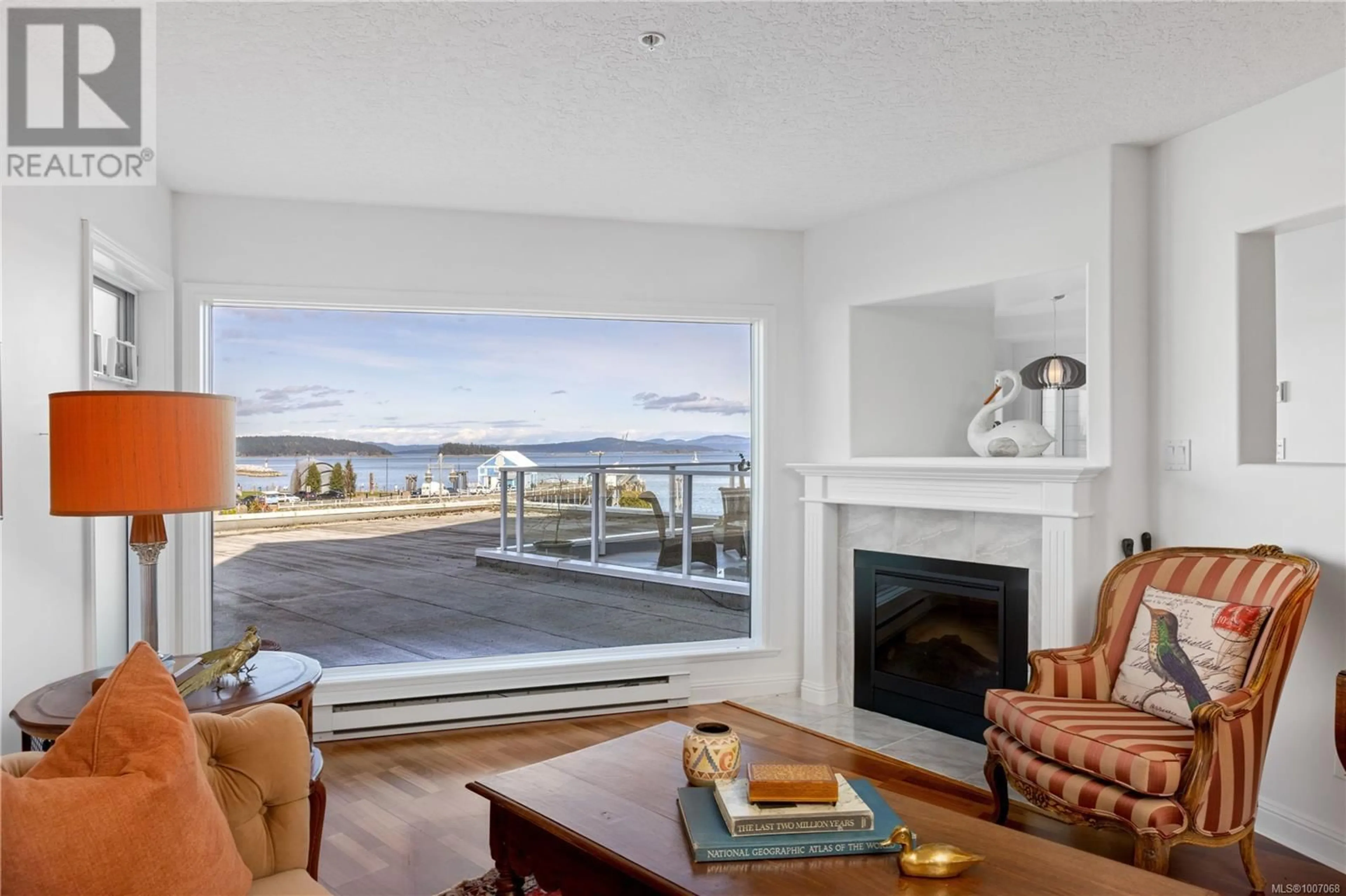 Living room with furniture, unknown for 202 - 2550 BEVAN AVENUE, Sidney British Columbia V8W1L6