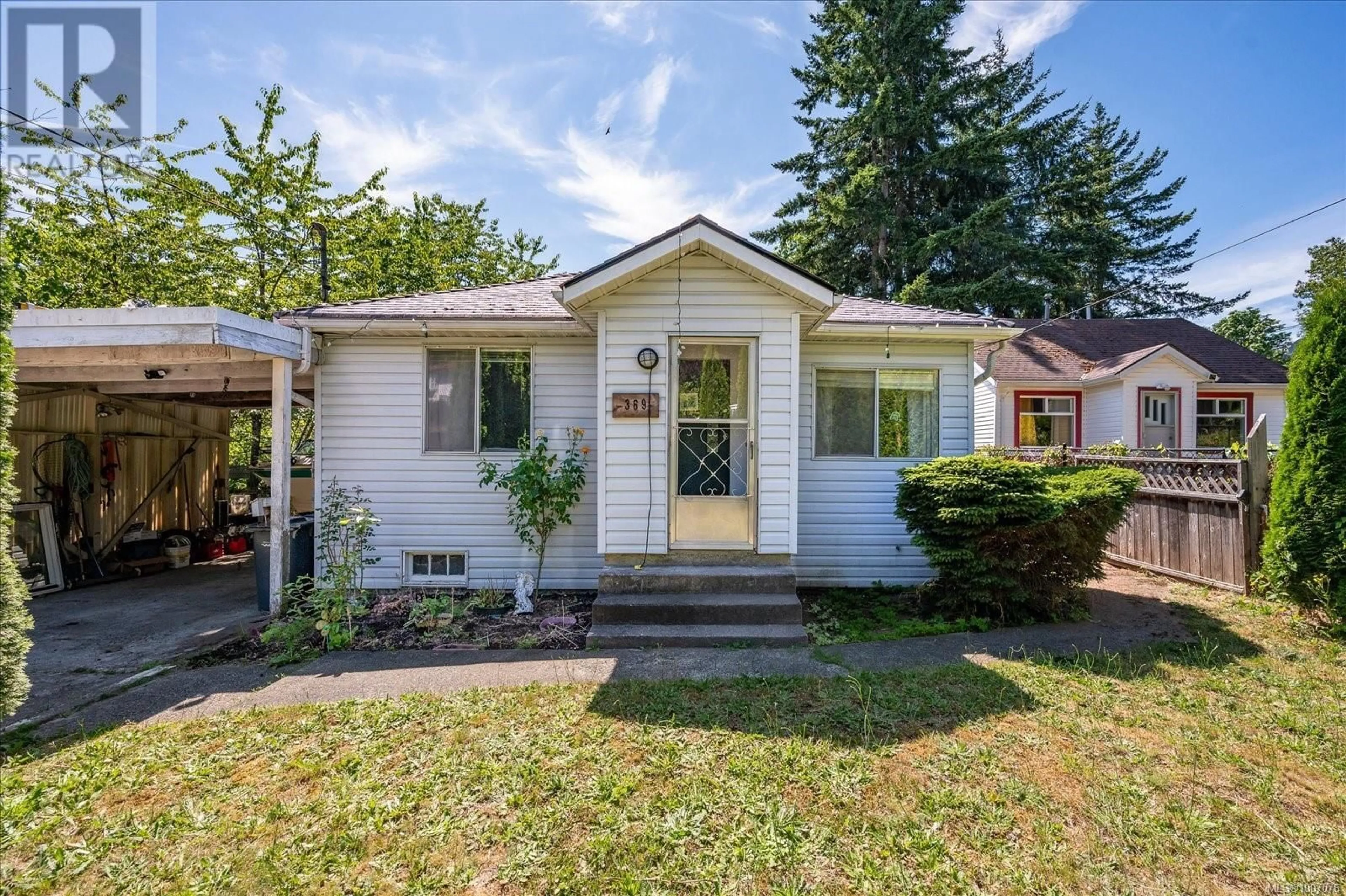 Home with vinyl exterior material, street for 369 PINE STREET, Nanaimo British Columbia V9R2C1