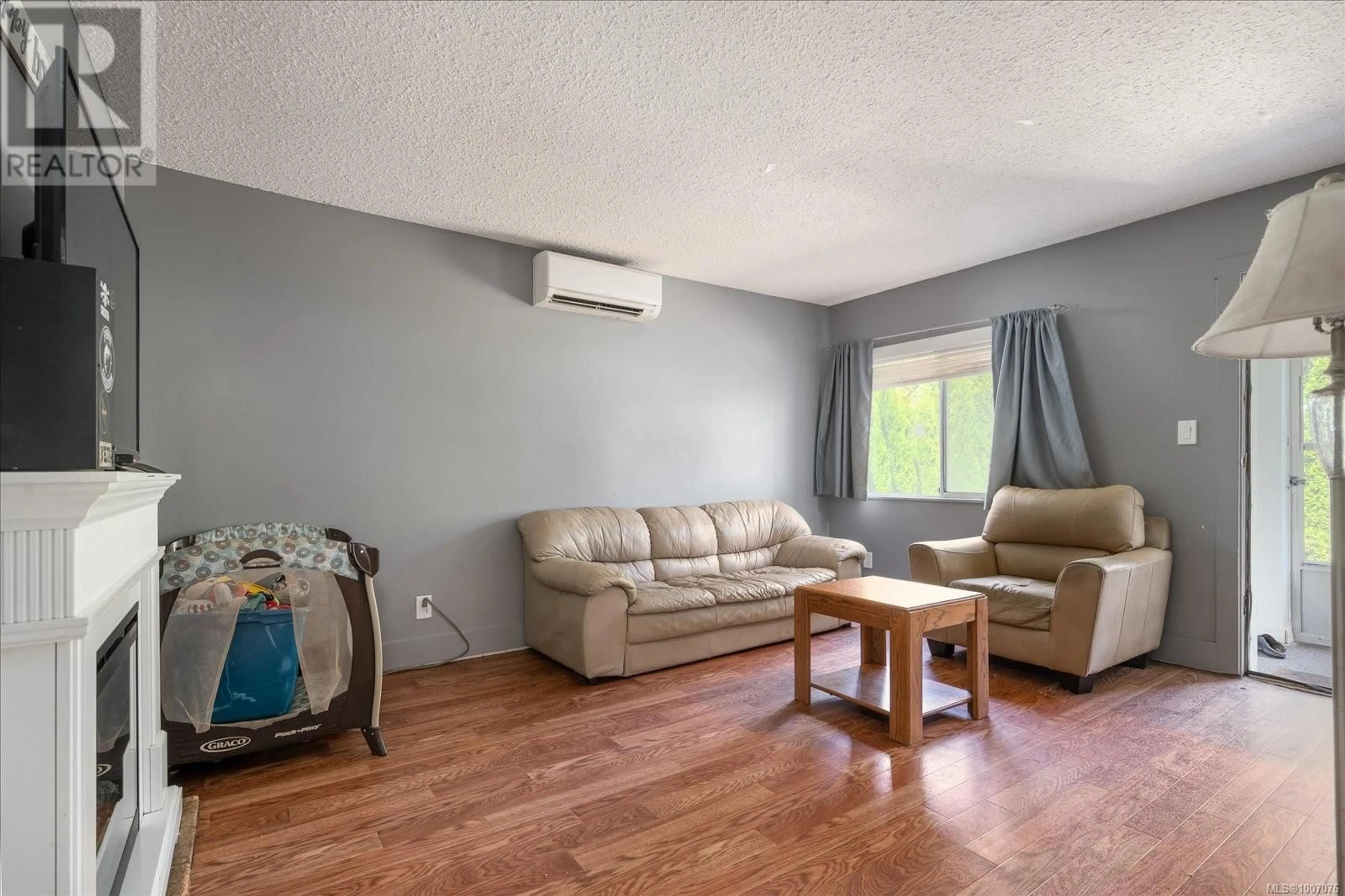 Living room with furniture, unknown for 369 PINE STREET, Nanaimo British Columbia V9R2C1