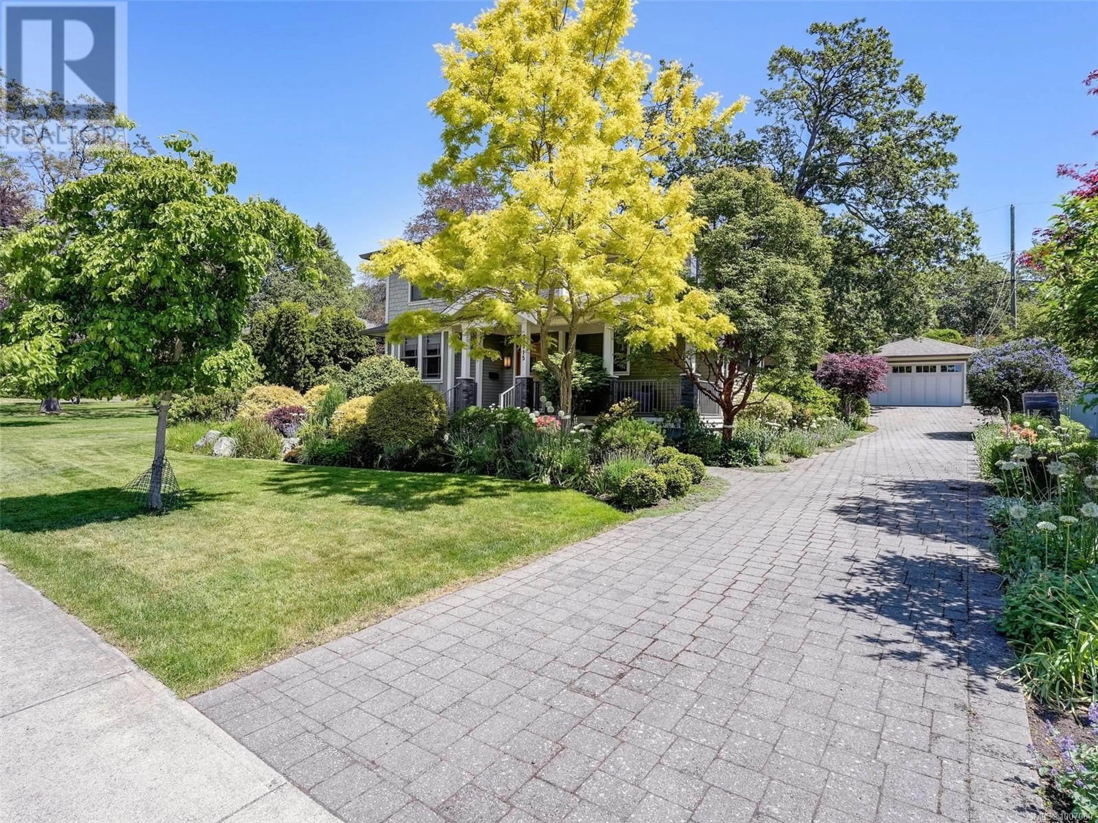 A pic from outside/outdoor area/front of a property/back of a property/a pic from drone, street for 3215 HENDERSON ROAD, Oak Bay British Columbia V8P5A3