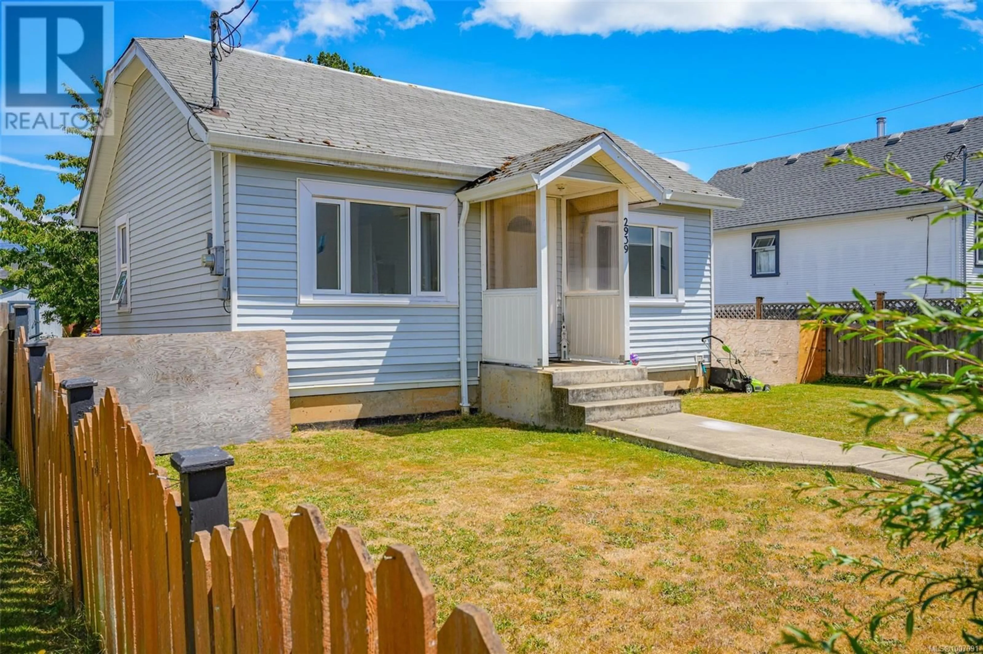 Home with vinyl exterior material, street for 2939 11TH AVENUE, Port Alberni British Columbia V9Y7L7