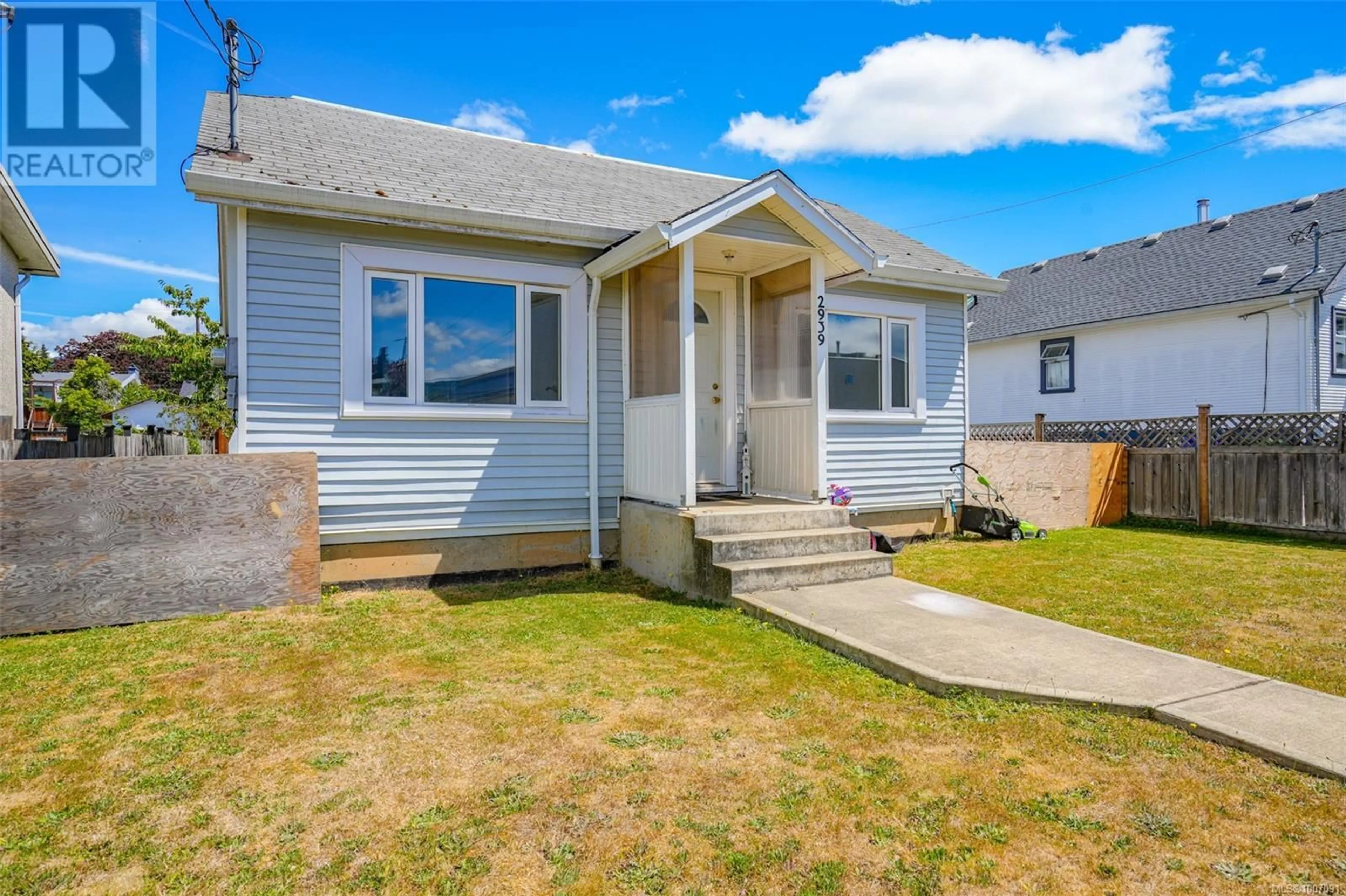 Home with vinyl exterior material, street for 2939 11TH AVENUE, Port Alberni British Columbia V9Y7L7