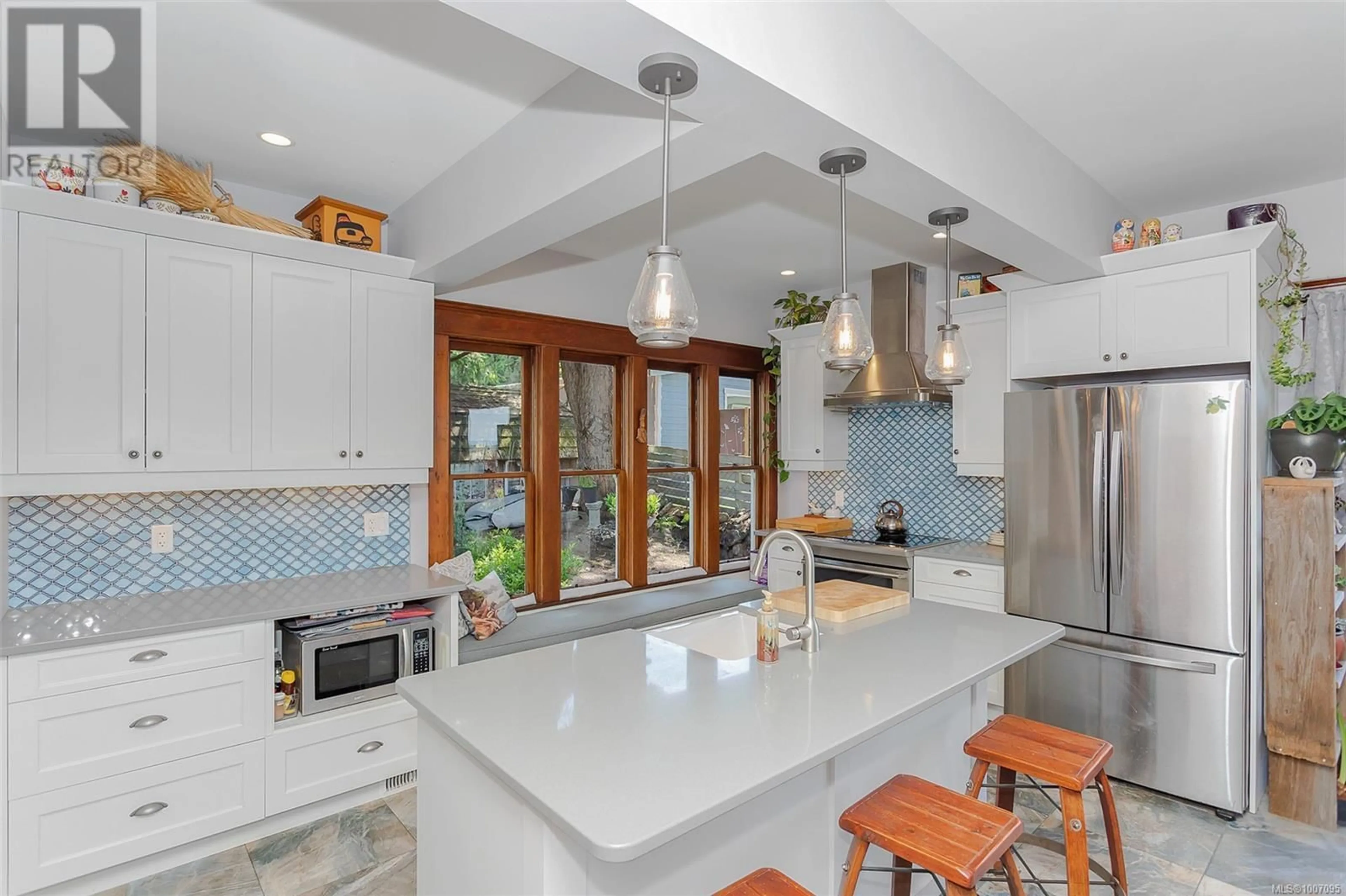 Open concept kitchen, ceramic/tile floor for 7091 DICKINSON ROAD, Lantzville British Columbia V0R2H0