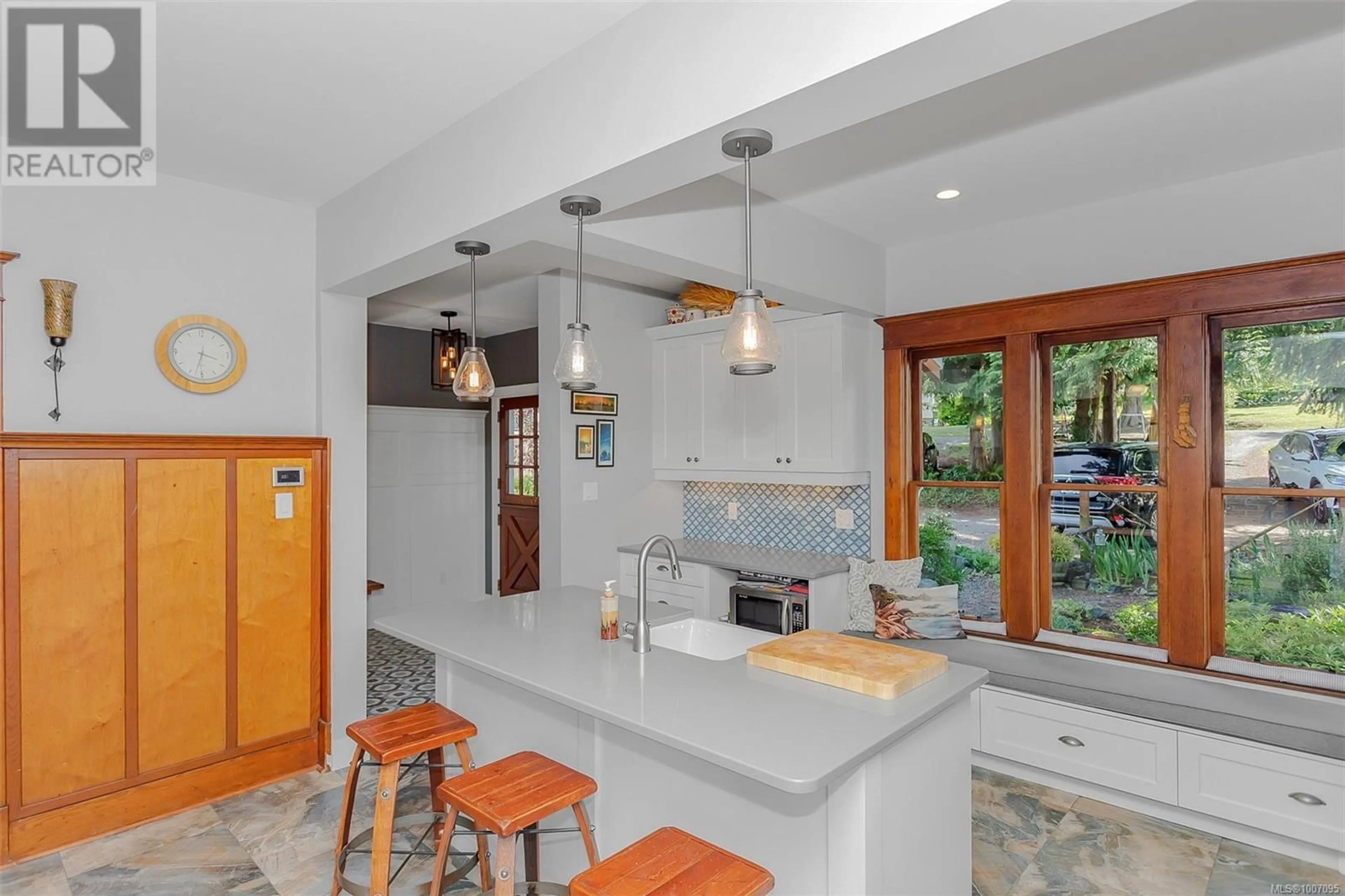 Open concept kitchen, unknown for 7091 DICKINSON ROAD, Lantzville British Columbia V0R2H0