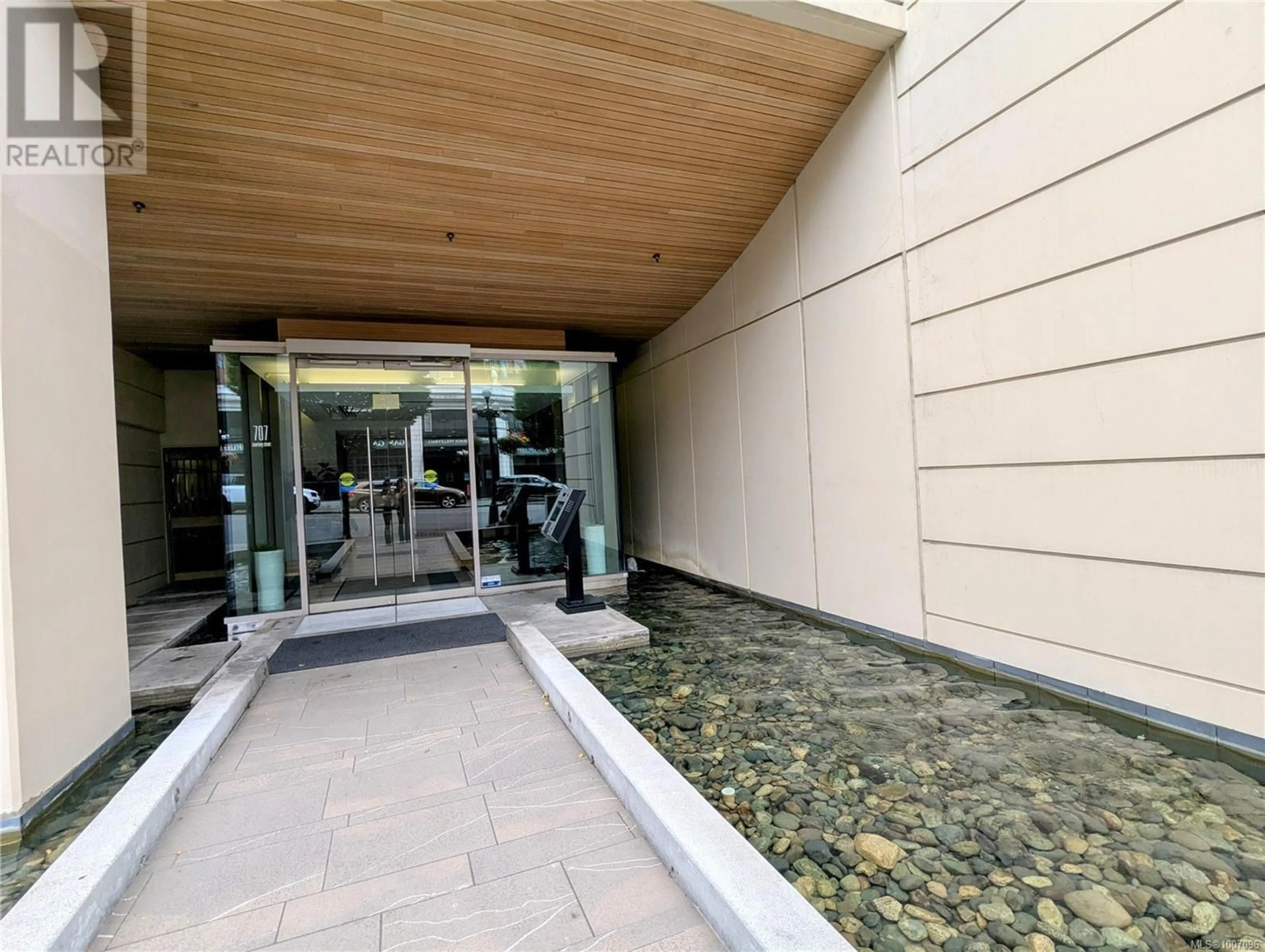 Indoor foyer for 1405 - 707 COURTNEY STREET, Victoria British Columbia V8W0A9
