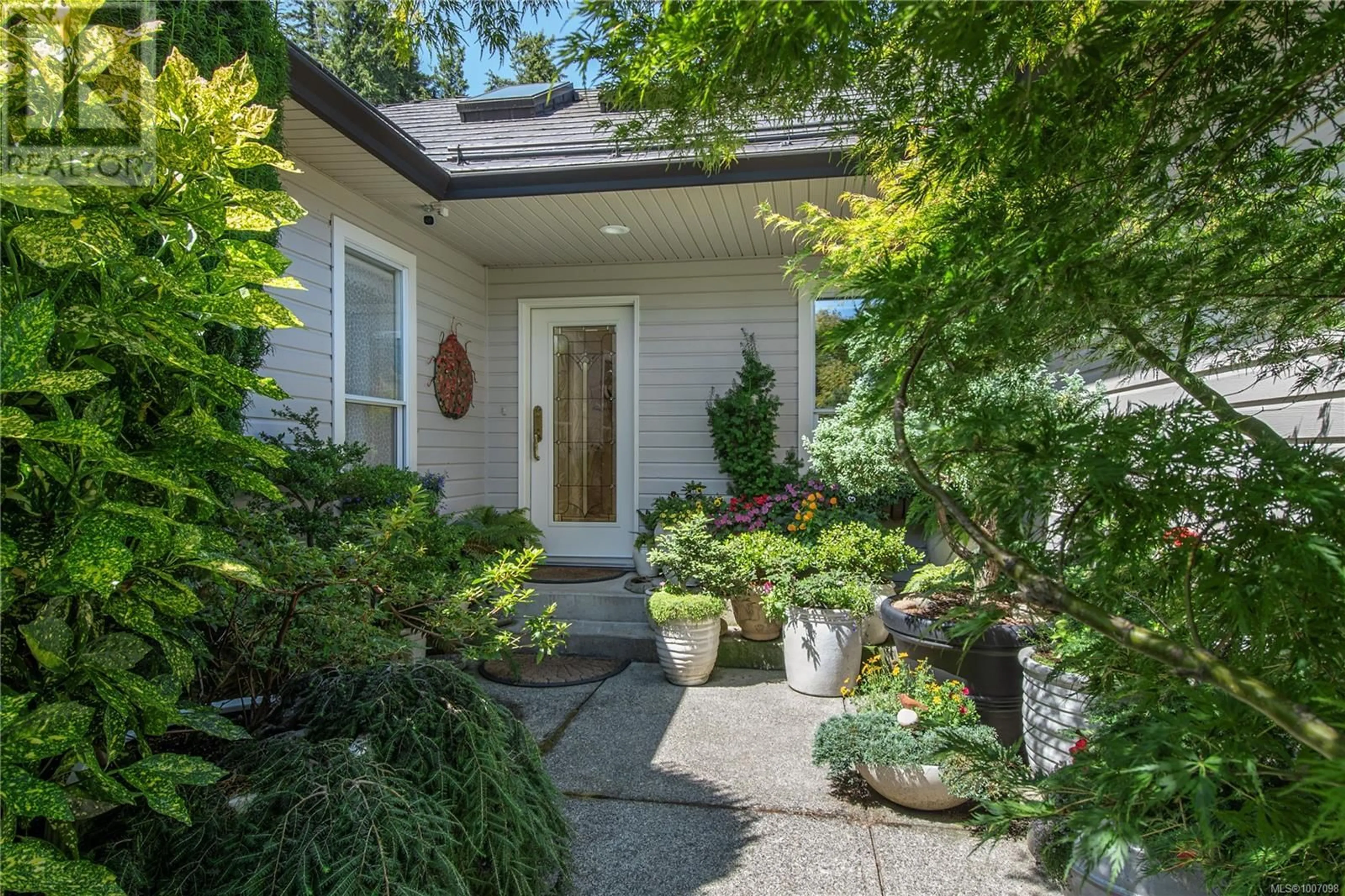 Indoor entryway for 2970 WILLOW CREEK ROAD, Campbell River British Columbia V9W7X8