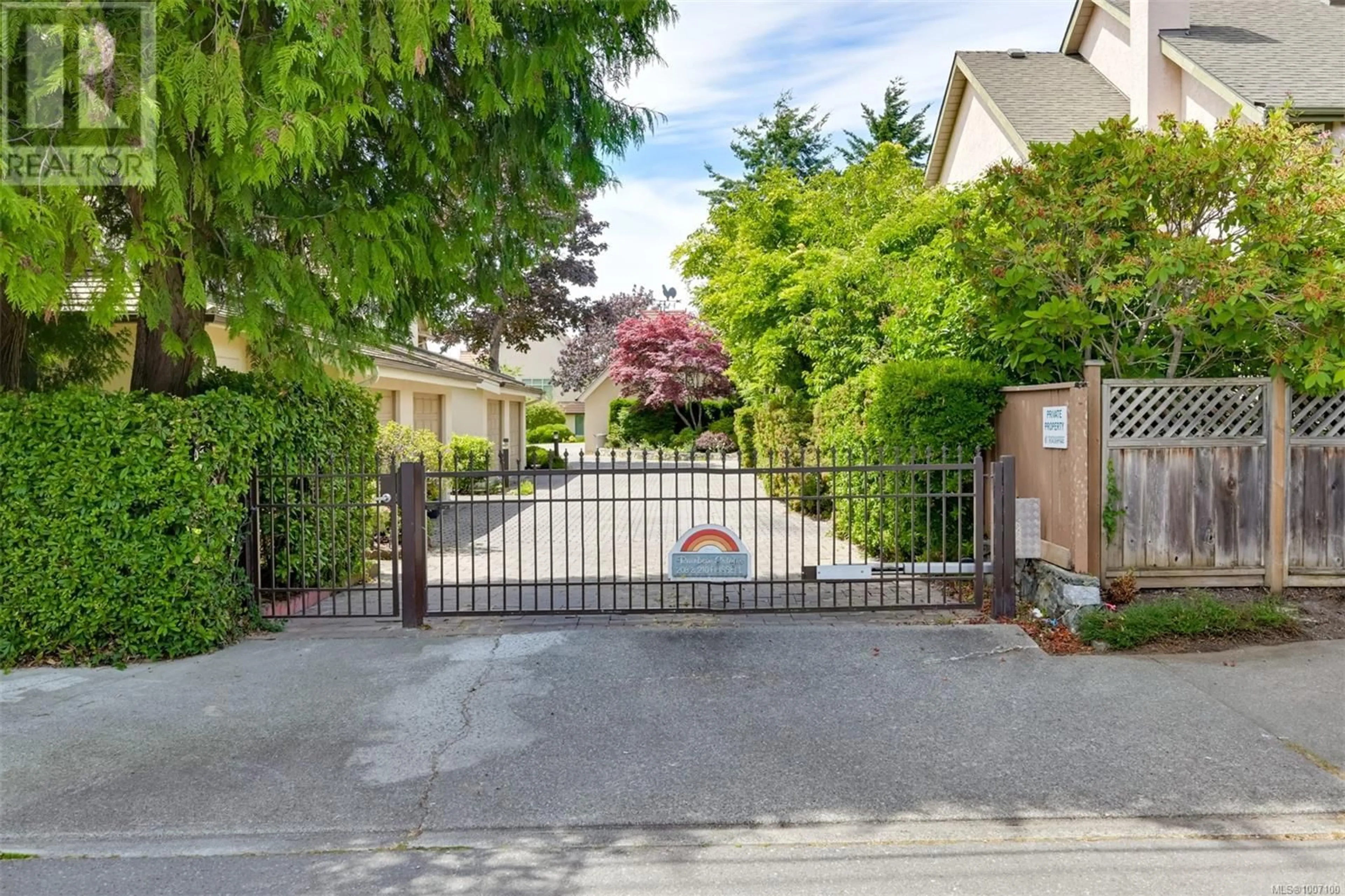 A pic from outside/outdoor area/front of a property/back of a property/a pic from drone, street for 140 - 210 RUSSELL STREET, Victoria British Columbia V9A3X2
