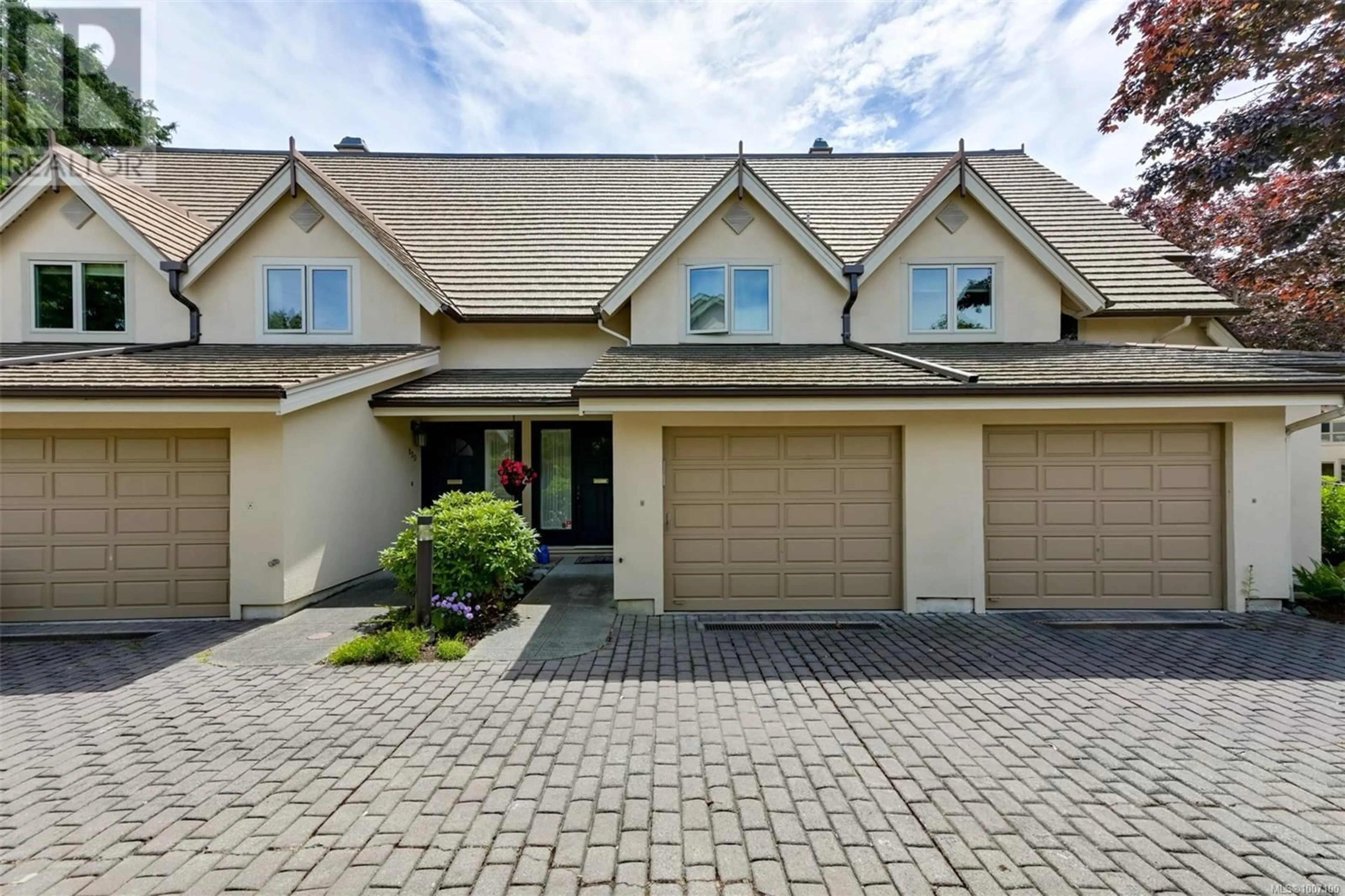 Home with brick exterior material, street for 140 - 210 RUSSELL STREET, Victoria British Columbia V9A3X2
