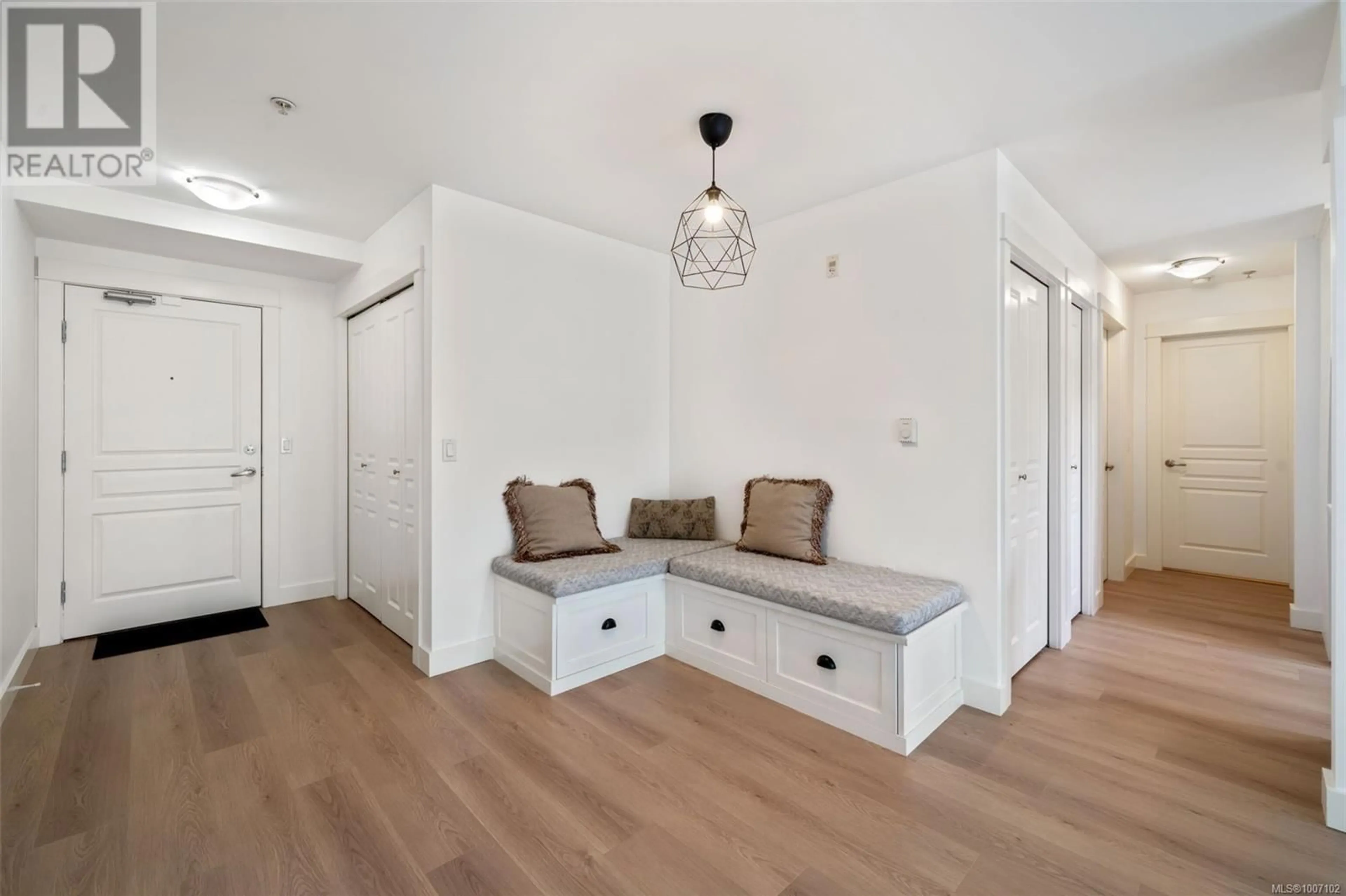 Indoor entryway for 314 - 655 GOLDSTREAM AVENUE, Langford British Columbia V9B0G2