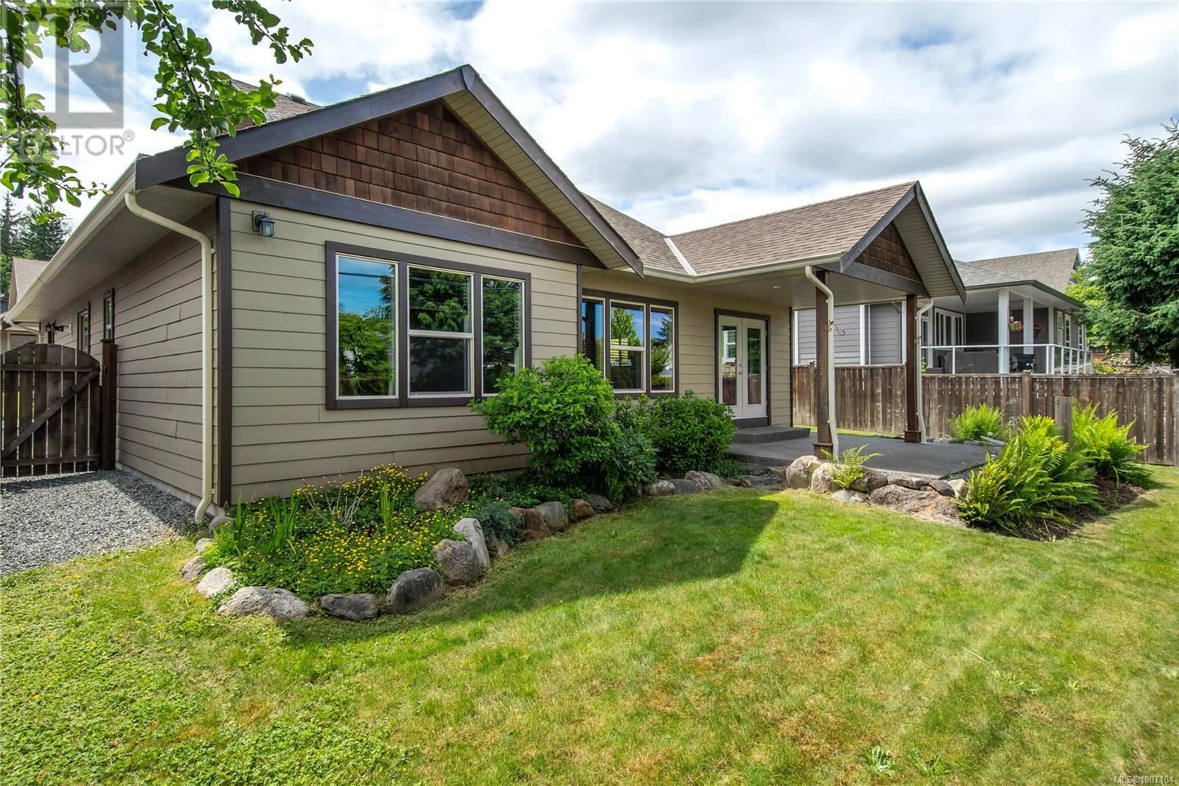 Home with vinyl exterior material, unknown for 203 - 303 ARDEN ROAD, Courtenay British Columbia V9N0A8