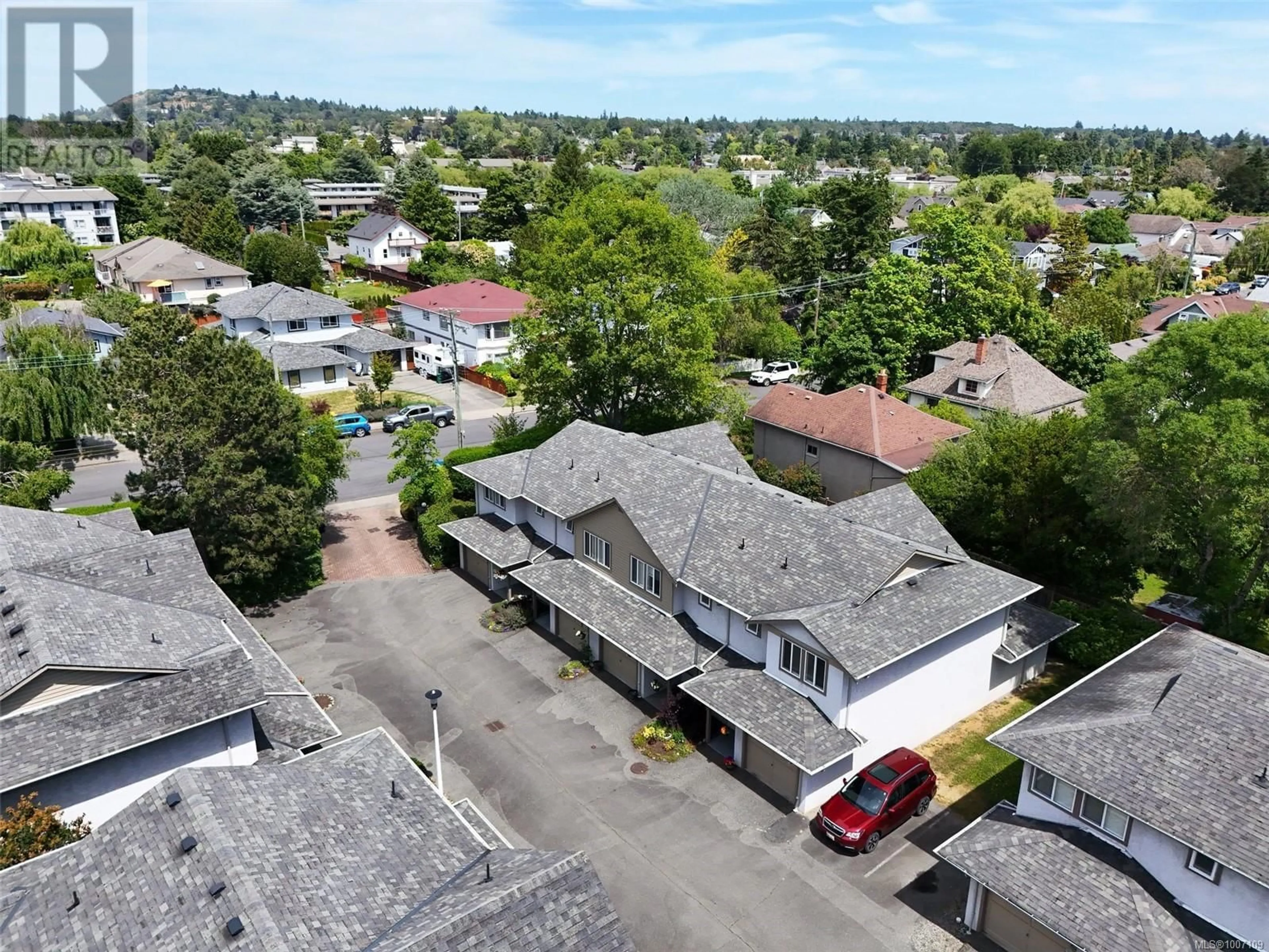 A pic from outside/outdoor area/front of a property/back of a property/a pic from drone, street for 15 - 2669 SHELBOURNE STREET, Victoria British Columbia V8R4M1