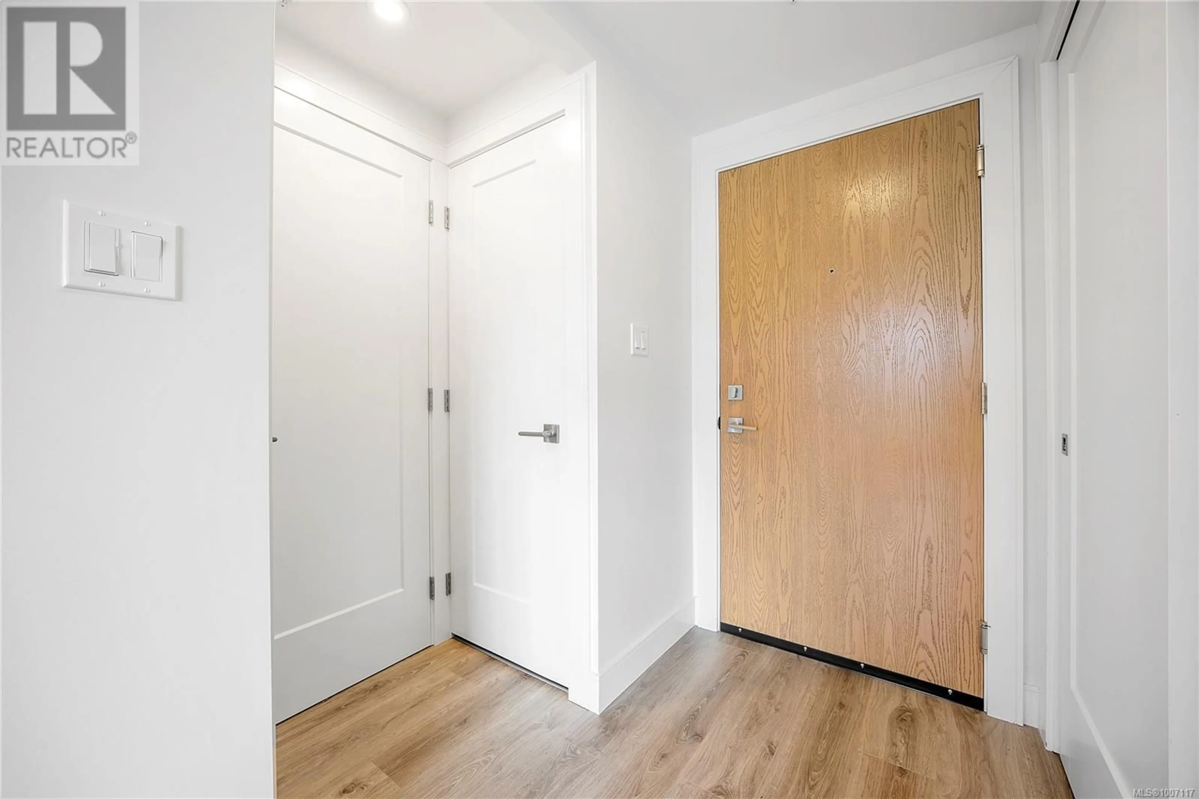 Indoor entryway for 306 - 119 HALIBURTON STREET, Nanaimo British Columbia V9R4V9