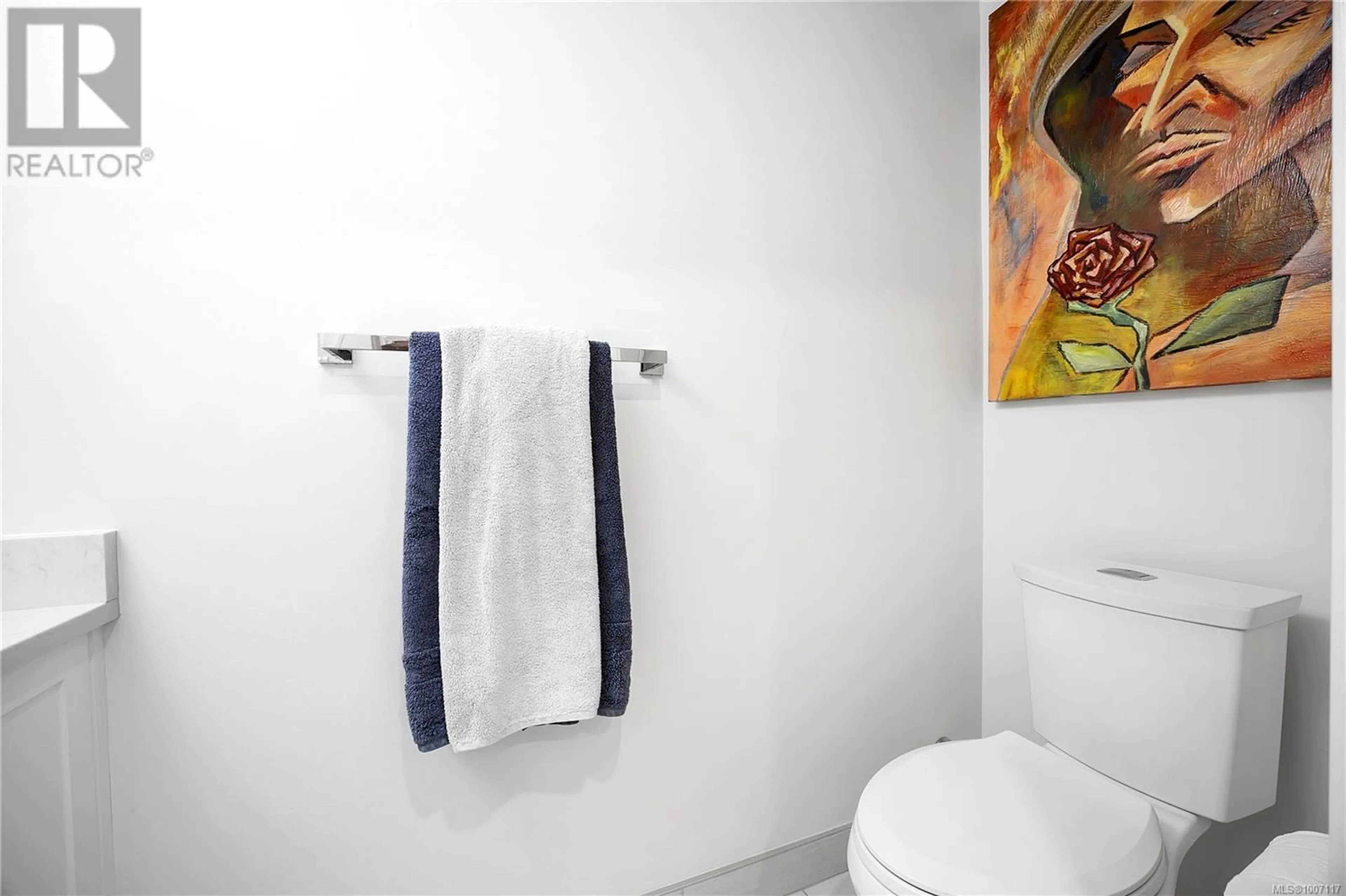 Standard bathroom, ceramic/tile floor for 306 - 119 HALIBURTON STREET, Nanaimo British Columbia V9R4V9