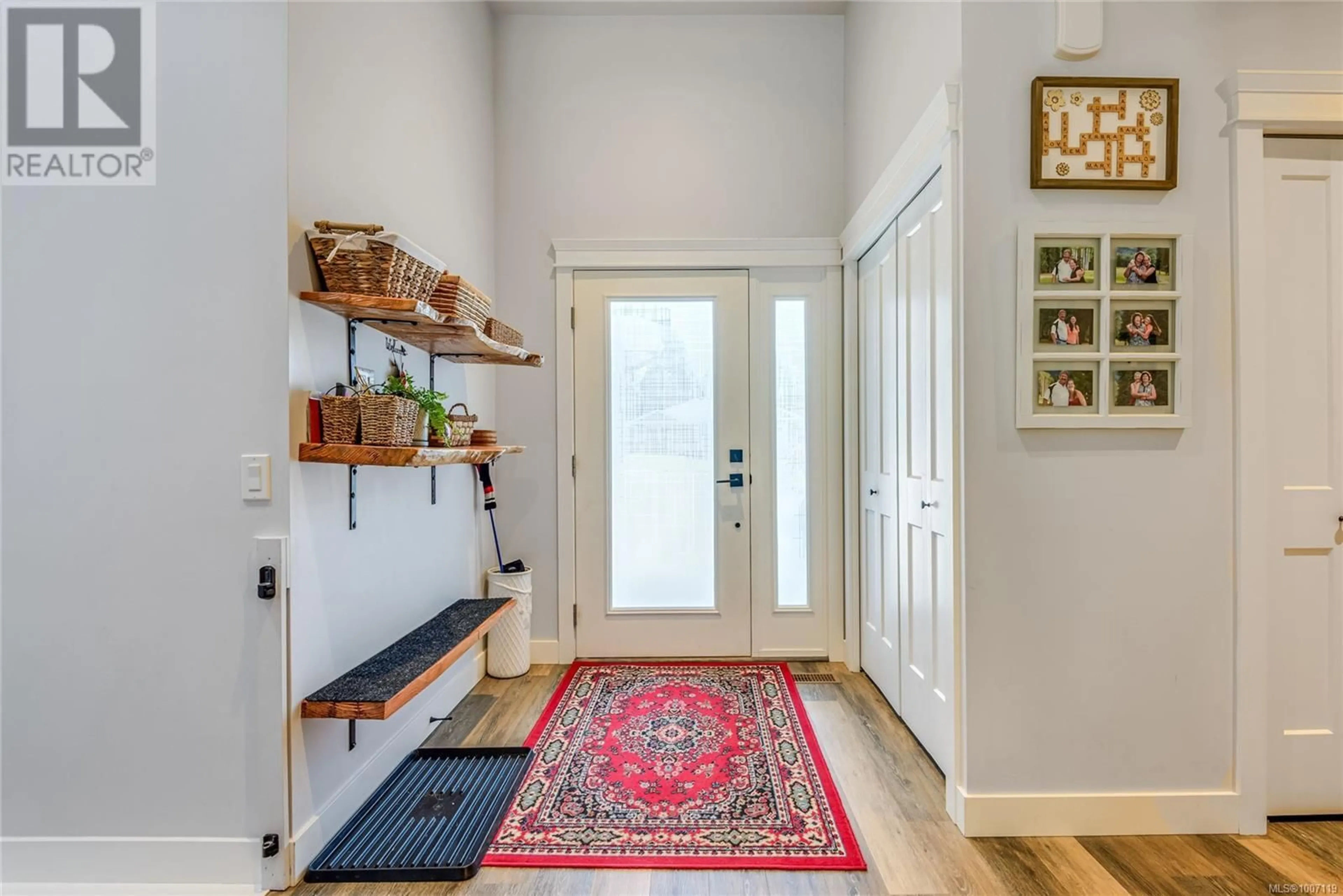 Indoor entryway for 13 - 100 MCPHEDRAN ROAD, Campbell River British Columbia V9W5P4